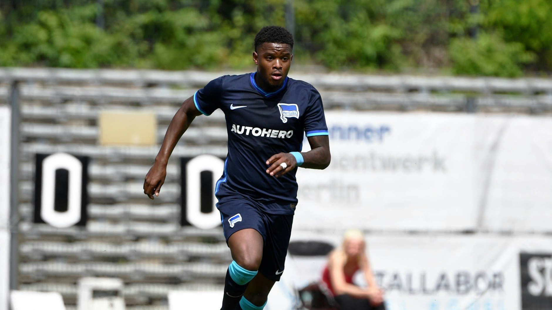 Daishwan Redan wechselte 2019 aus der Jugend des FC Chelsea zu Hertha BSC. Nun wird er erneut in die Niederlande, diesmal an den FC Utrecht verliehen.