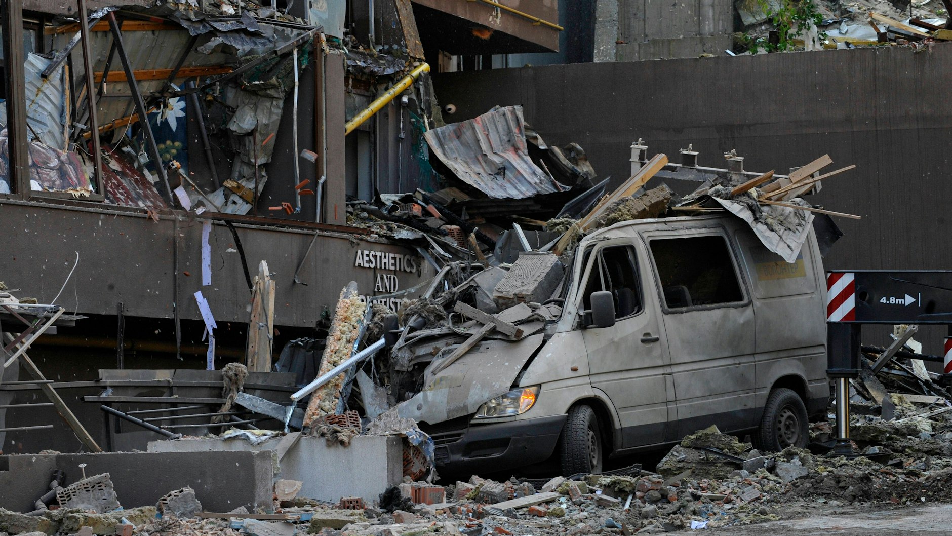 Völlige Zerstörung in  Kyiv, Ukraine.