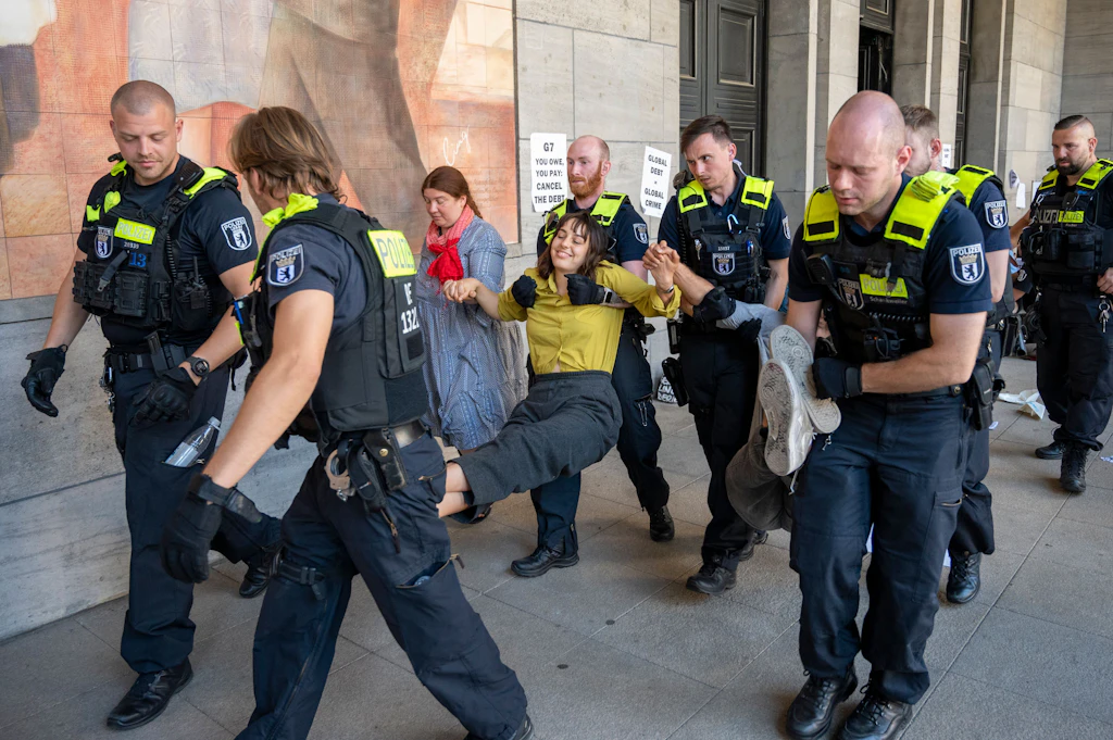 Klimaaktivisten vor dem Finanzministerium: „Das ist erst der Anfang“