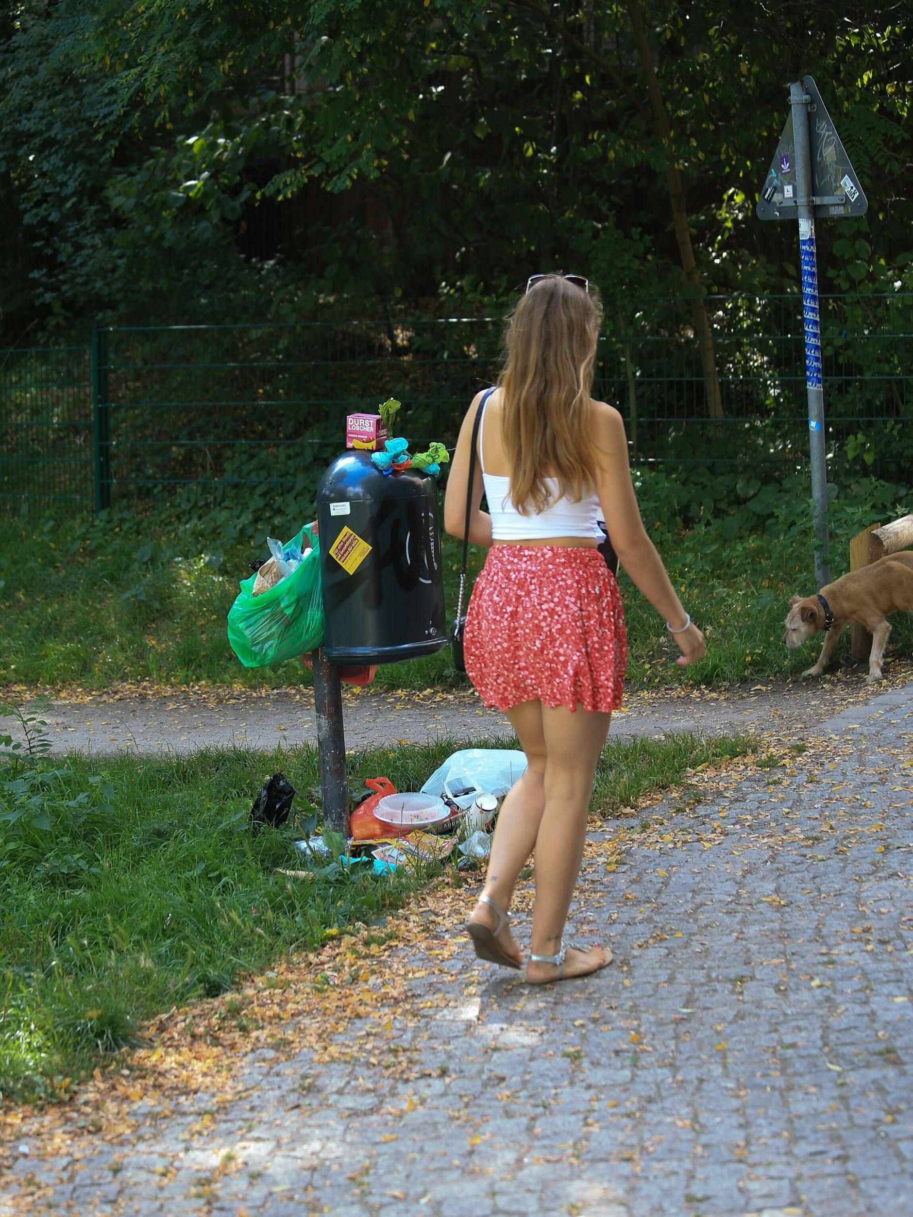 Überlaufende Abfalleimer nach wilden Wochenend-Partys in den Parks sind ebenfalls ein Dauerärgernis..