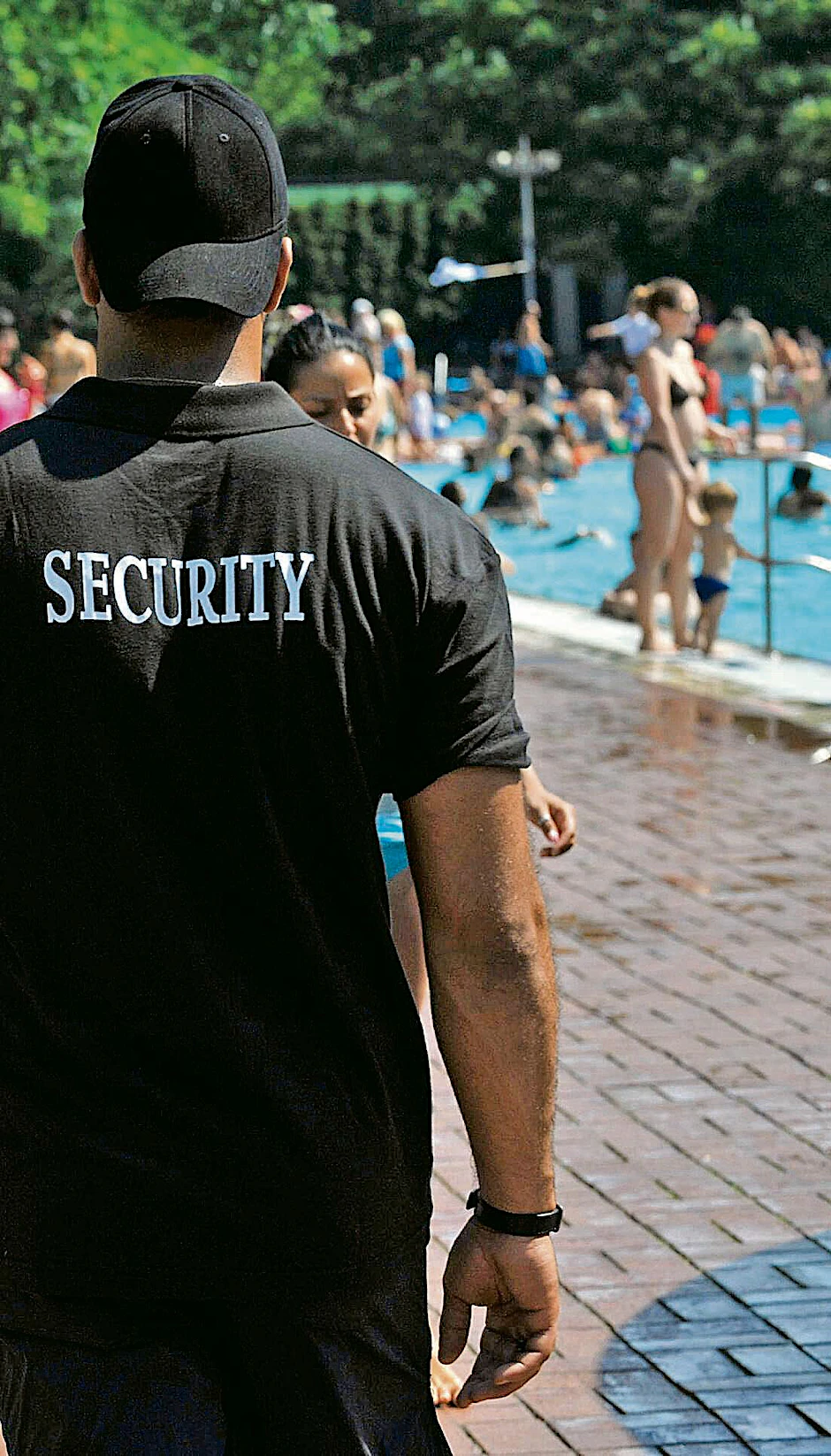 In Berliner Schwimmbädern kommt es immer wieder zu wüsten Schlägereien (Symbolbild).