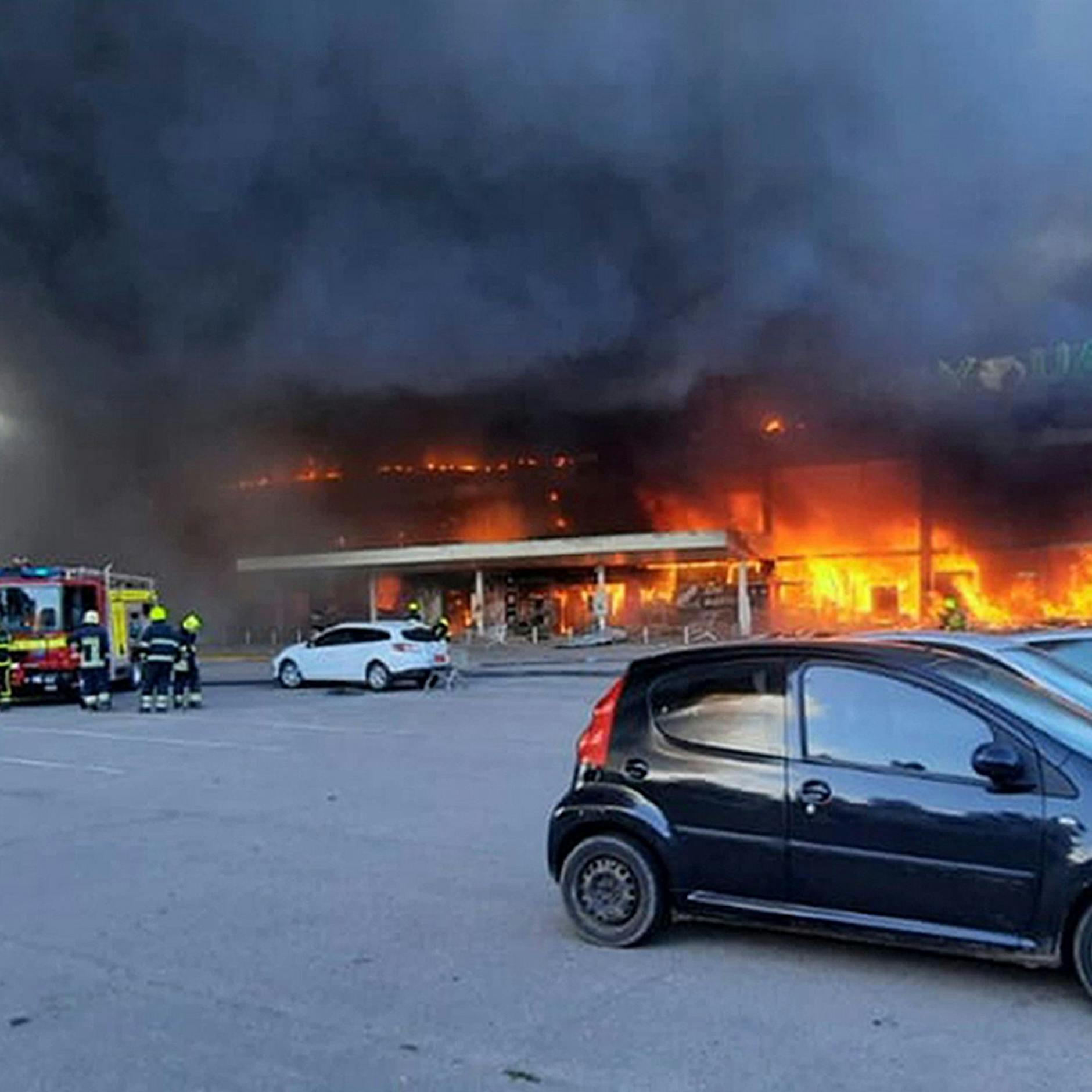 Faktencheck: Wer lügt? Moskau streitet gezielte Bombardierung von Shoppingcenter in Krementschuk ab