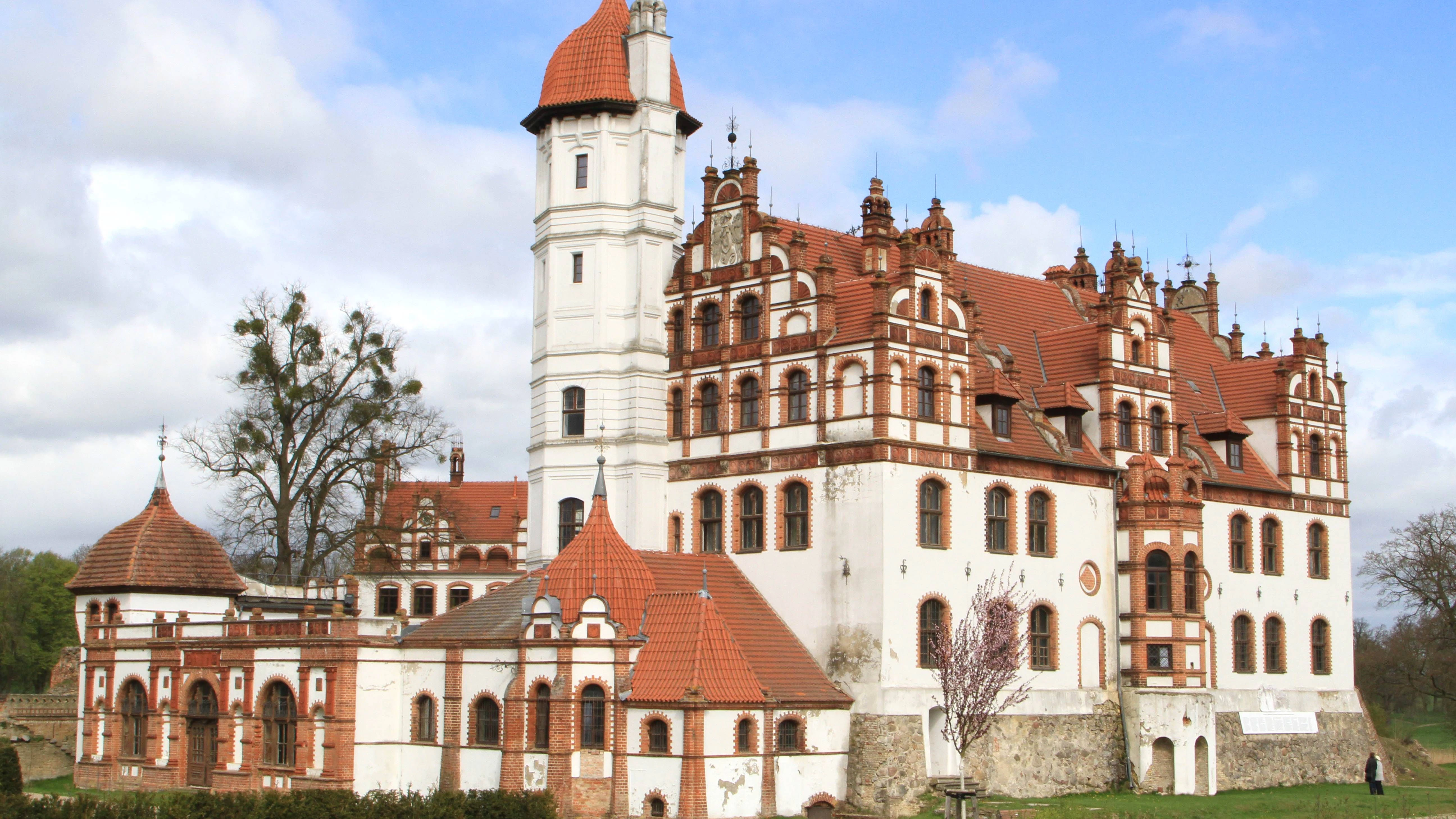 Pittoresk: Schloss Basedow ist Teil der Treckertour und sicherlich einen Besuch wert.
