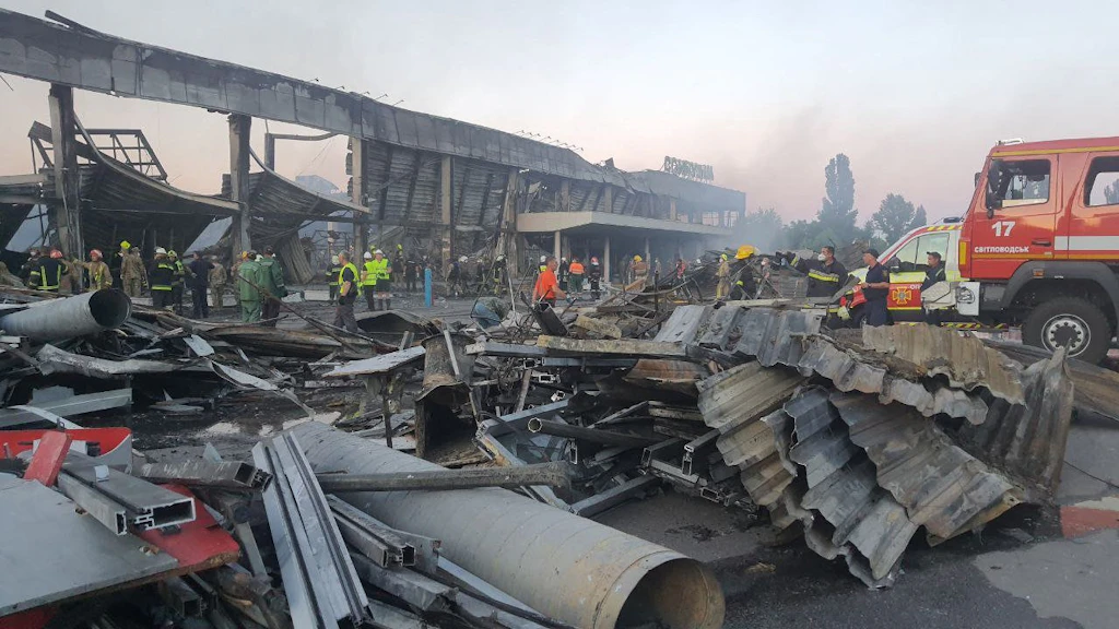 Ukraine: Nach Raketenangriff auf Einkaufszentrum 36 Personen vermisst, 18 tot