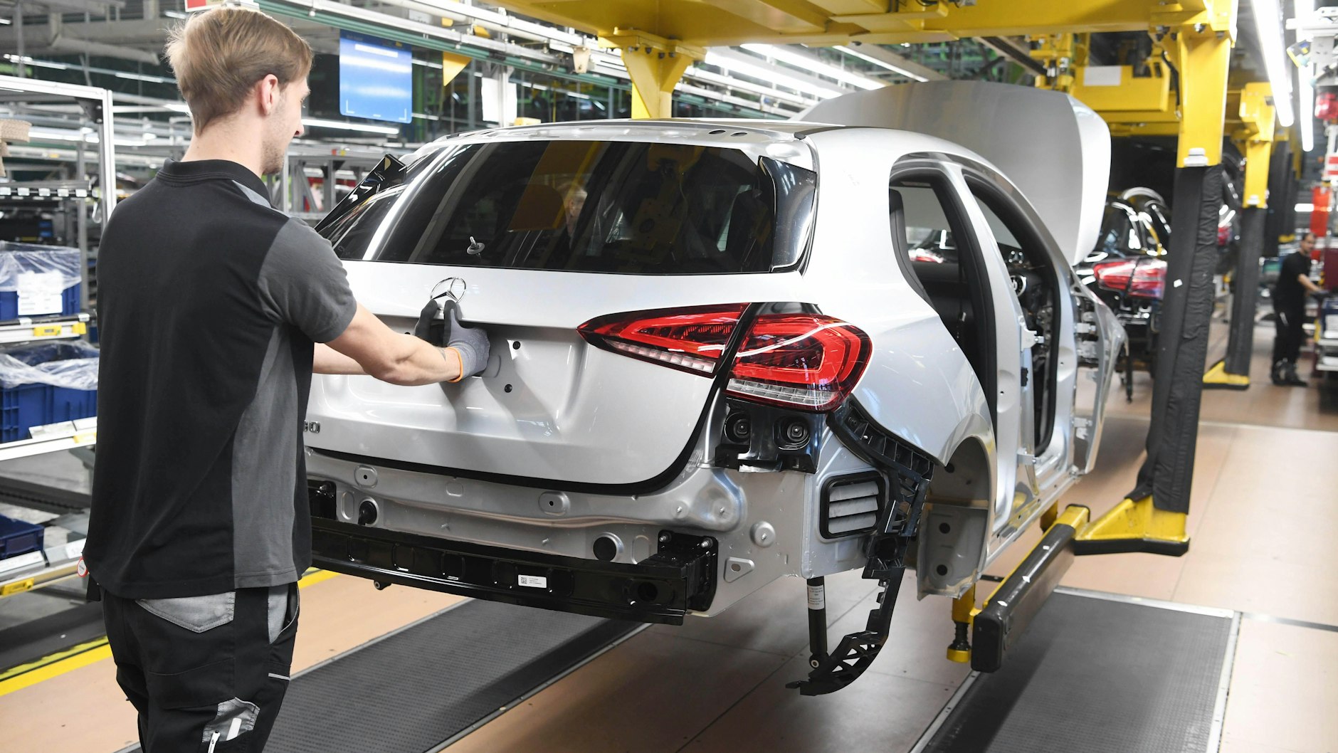 Ein Mercedes der  A-Klasse wird montiert. Das Modell könnte in wenigen Jahren sein Ende finden. Zu billig.