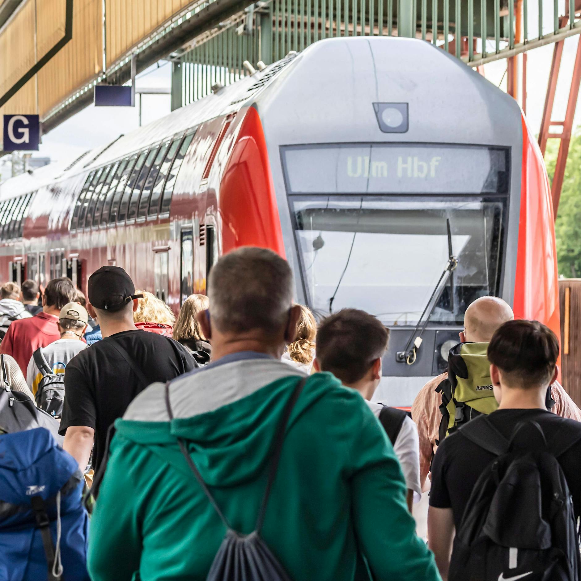 Wut-Kommentar zum 9-Euro-Ticket: Jetzt packt ein Bahn-Mitarbeiter aus! DAMIT nerven die Fahrgäste am meisten