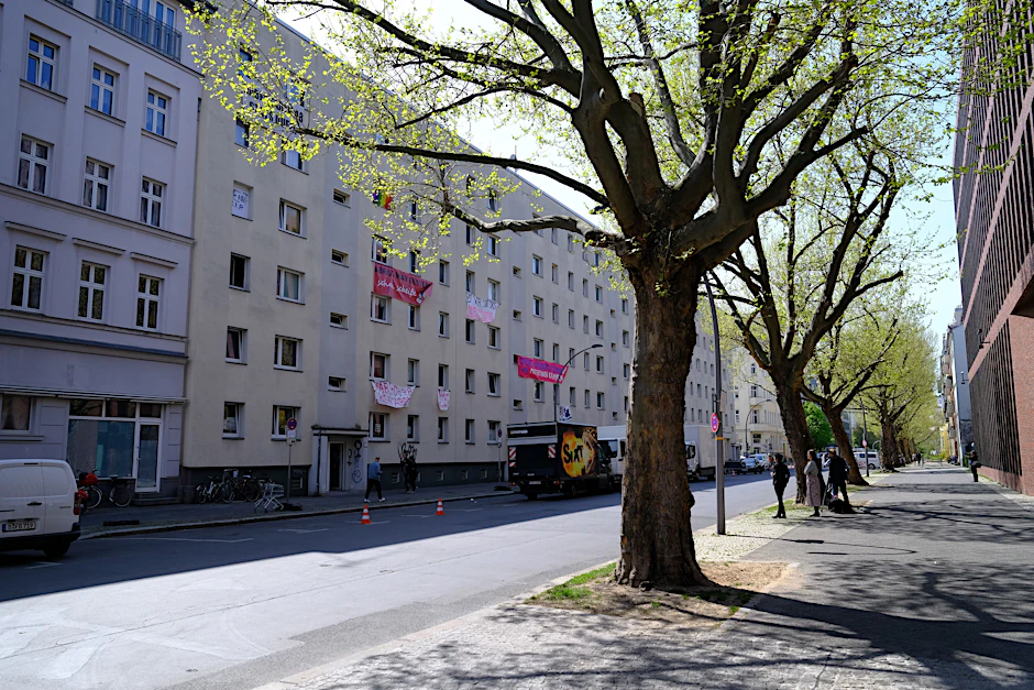Wohnblock in der Habersaathstraße: Das Amtsgericht Berlin hat einem Mieter recht gegeben. Die Räumungsklage ist damit nun gescheitert.