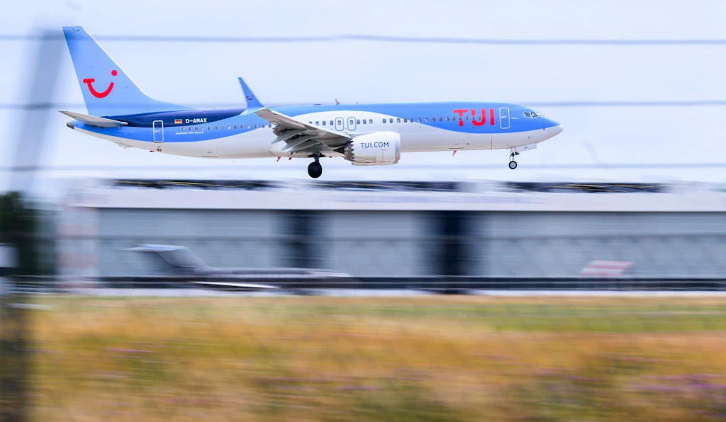 Flug-Chaos wird wohl bis Herbst dauern – Urlauber reisen trotzdem