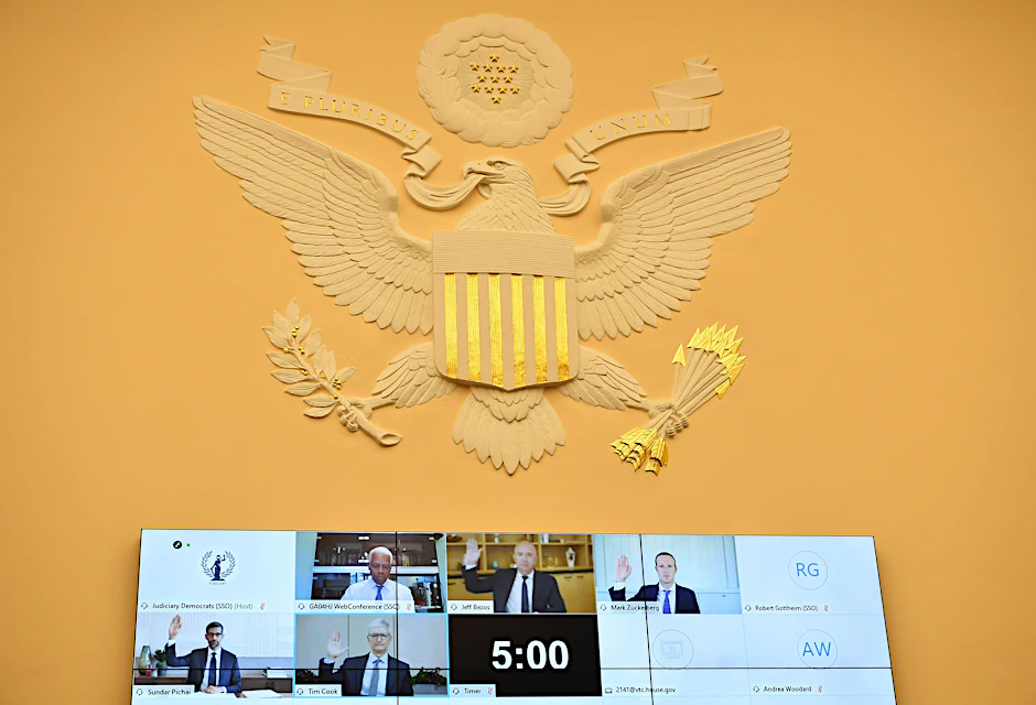 Chefs der Techkonzerne Amazon, Apple, Google und Facebook bei Kongressanhörung in Washington im Juli 2020. Zu sehen:&nbsp;Amazon CEO Jeff Bezos, Facebook CEO Mark Zuckerberg, Google CEO Sundar Pichai und Apple CEO Tim Cook.
