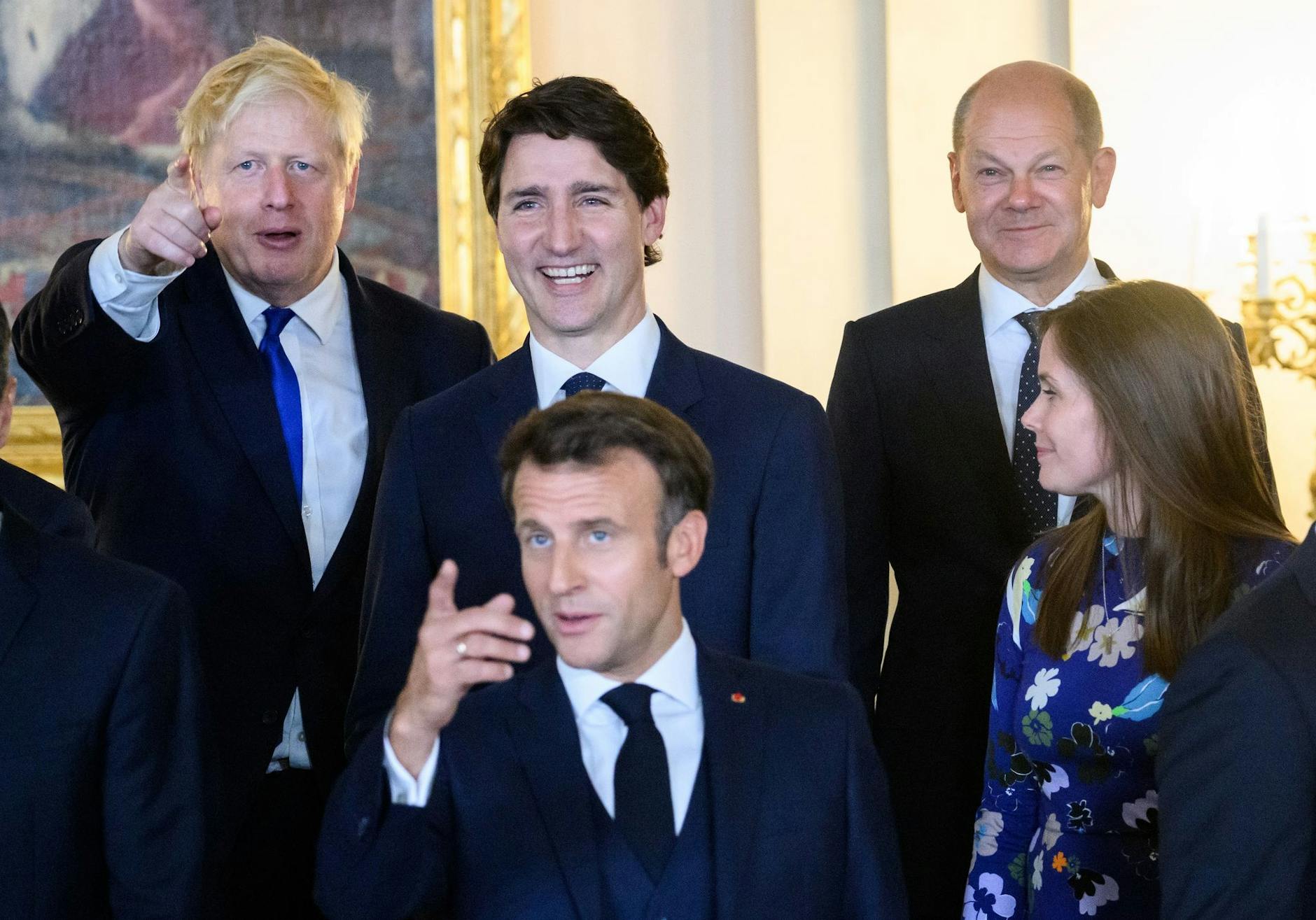 dpatopbilder - Gruppenfoto vor dem Royal Gala Dinner anlässlich des Nato-Gipfels im Königspalast in Madrid.