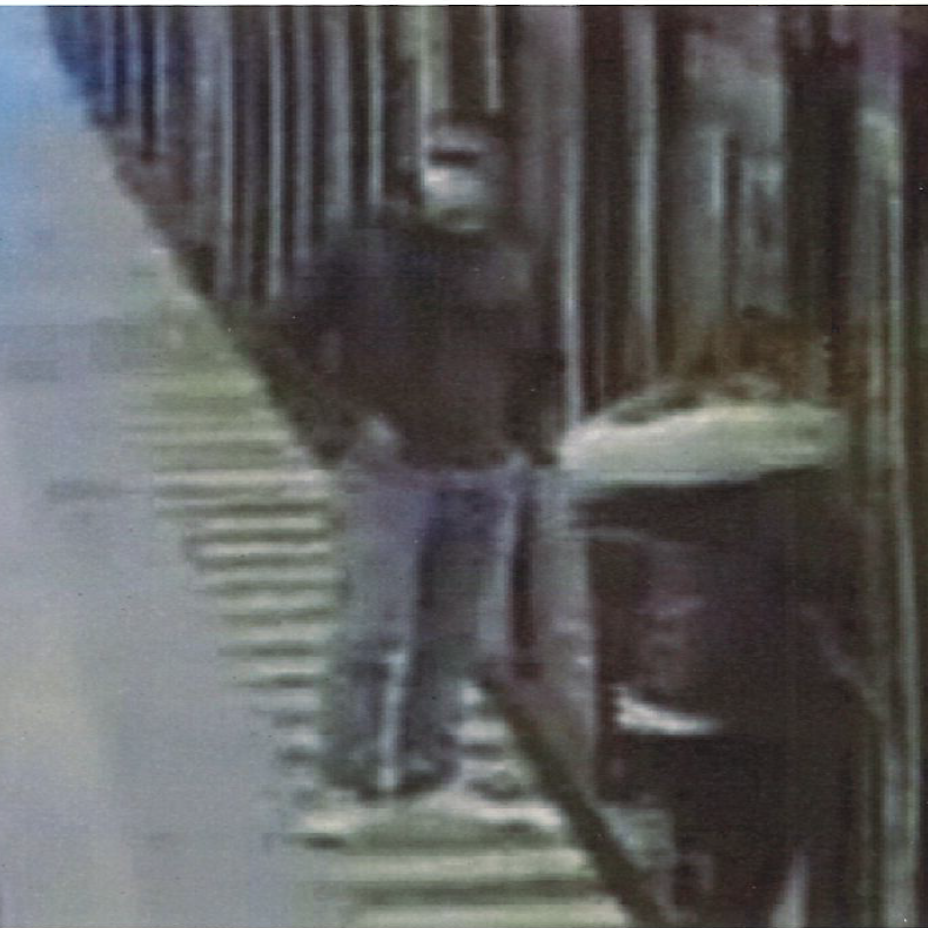 Die Polizei Berlin sucht diesen Tatverdächtigen.