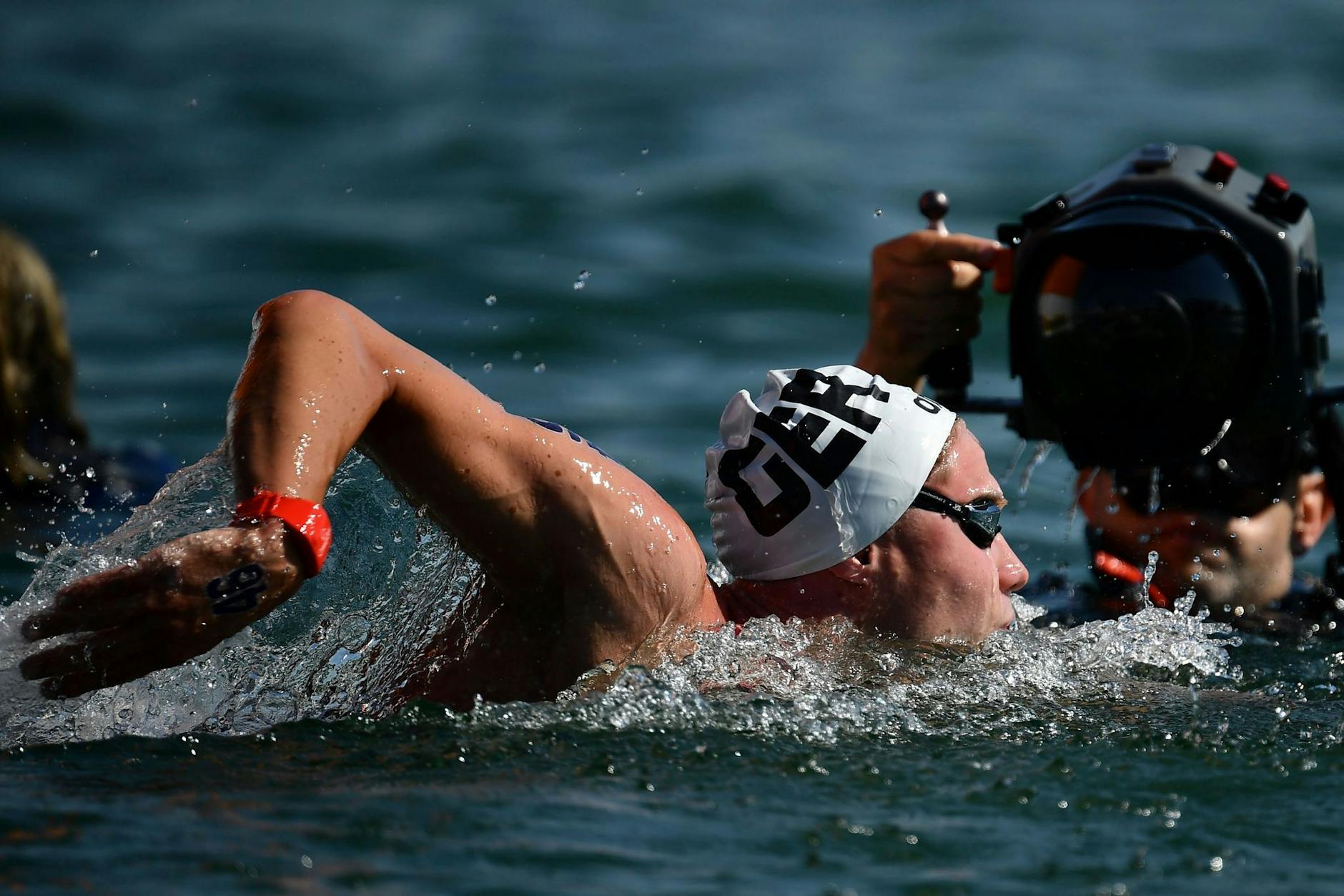 Strebt im Freiwasser auch über 10 Kilometer den Sieg an: Florian Wellbrock in Aktion.