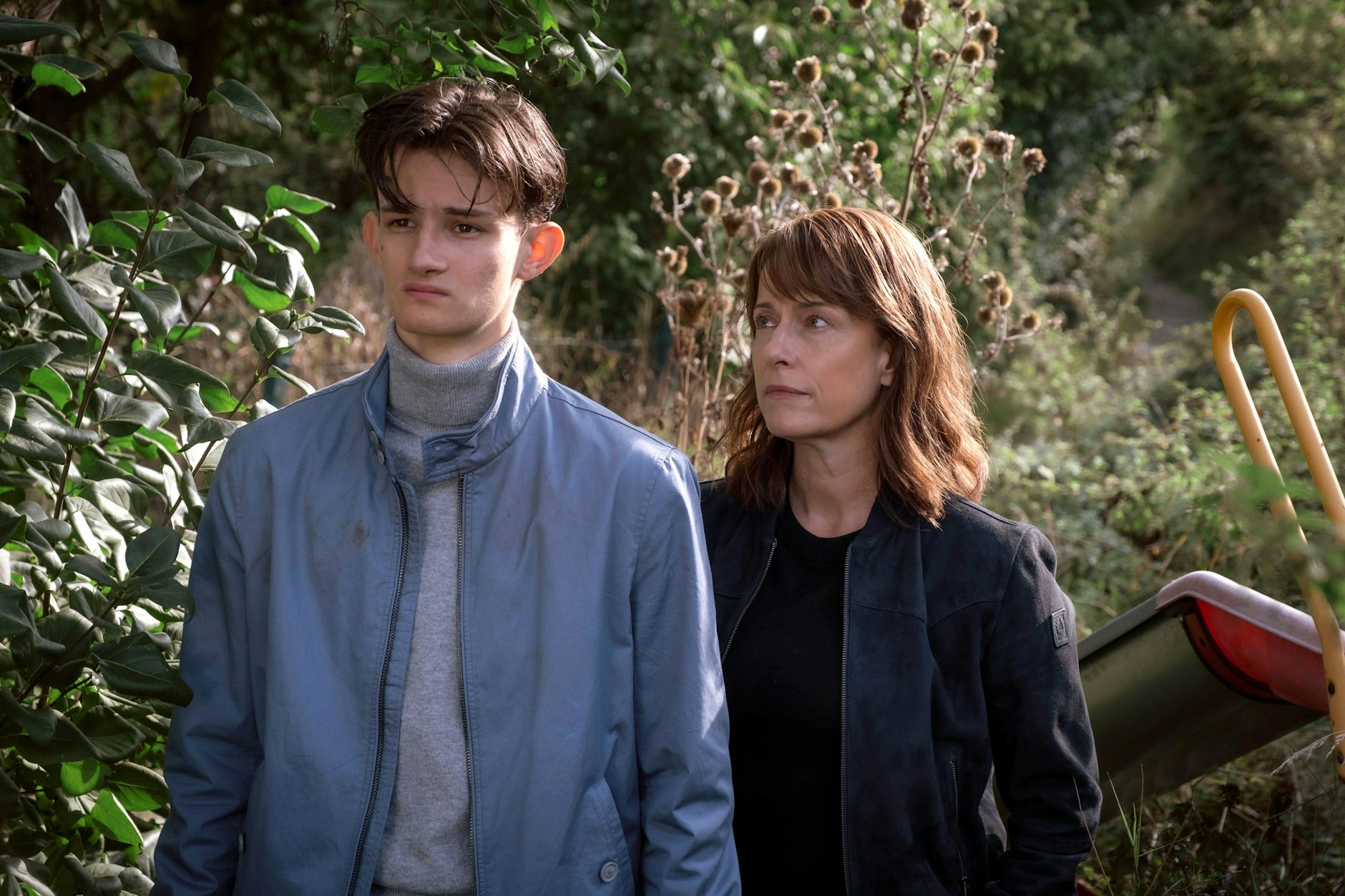 Adam (Eloi Christ) und Brasch (Claudia Michelsen) kommen zum Haus Bunowski. Er hat keine Erinnerungen, doch dann..