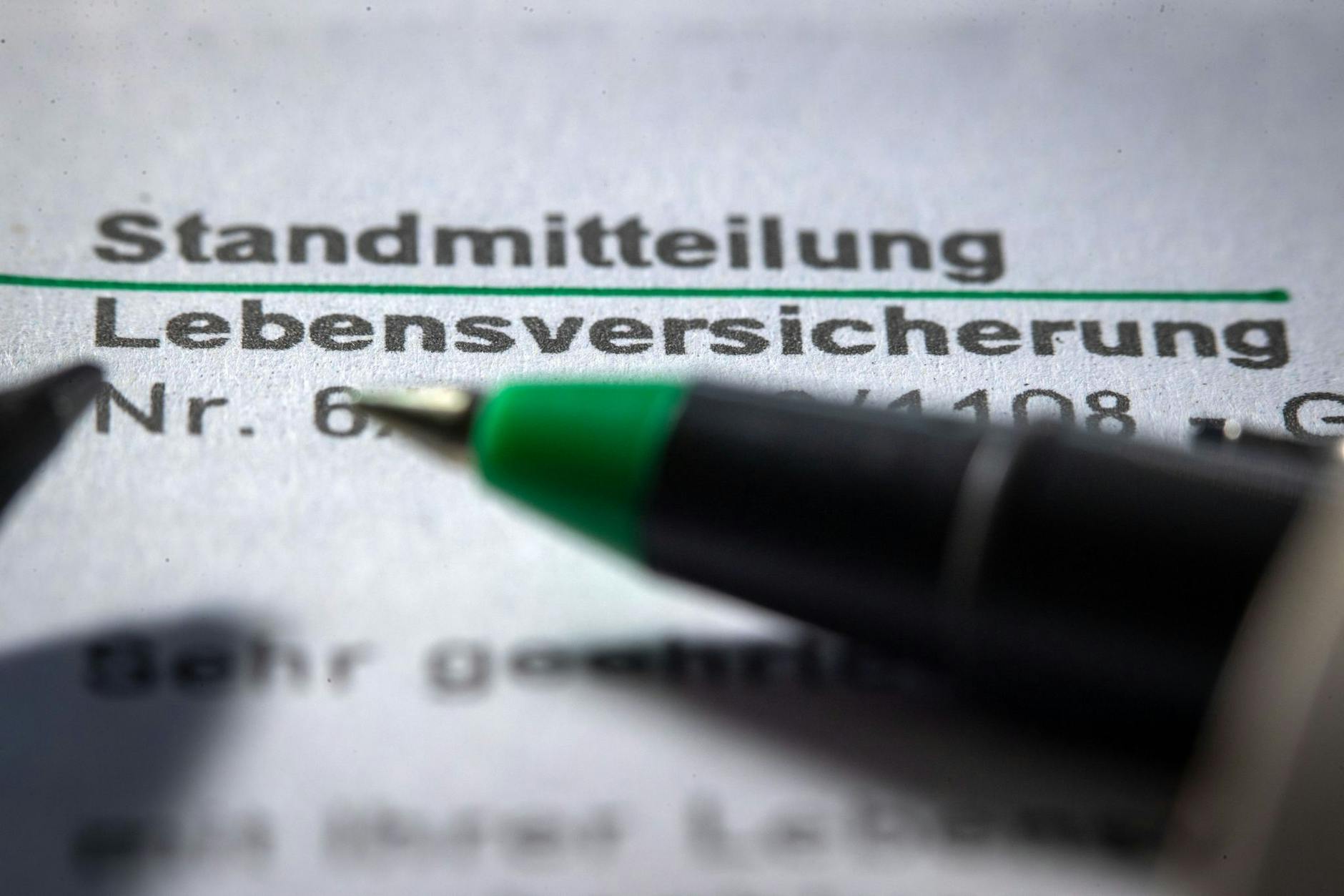 ARCHIV - Stand der Kapitalbildung einer Lebensversicherung: Die Inflation und die eingetrübten Konjunkturaussichten dämpfen nach Einschätzung der Ratingagentur Assekurata die Nachfrage nach Lebensversicherungsprodukten. a