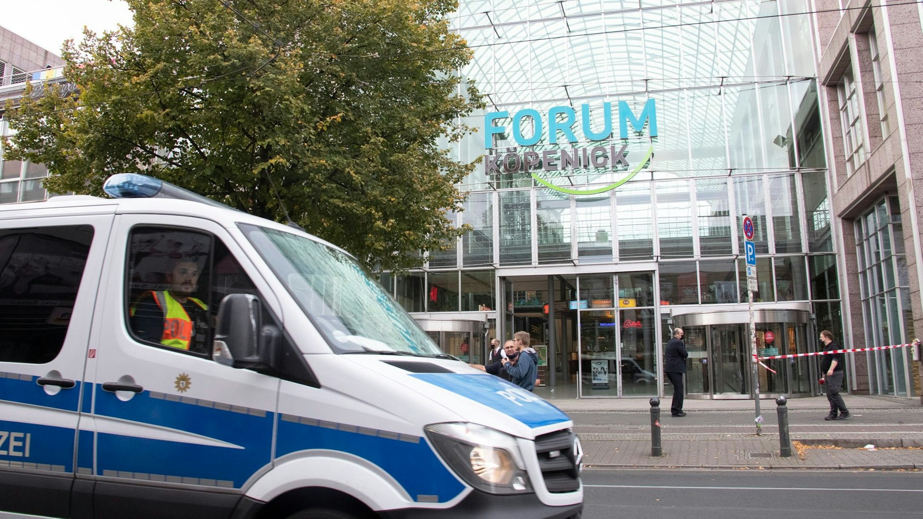 Eine Bekannte fand den schwer verletzten Mann in dessen Wohnung in Köpenick (Symbolbild).
