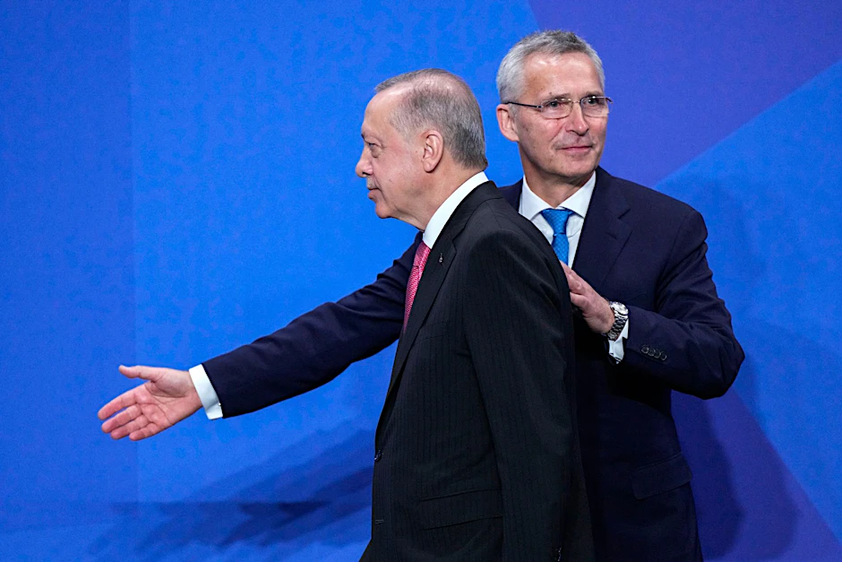 Der türkische Präsident Recep Tayyip Erdogan (l.) und Nato-Generalsekretär Jens Stoltenberg in Madrid.