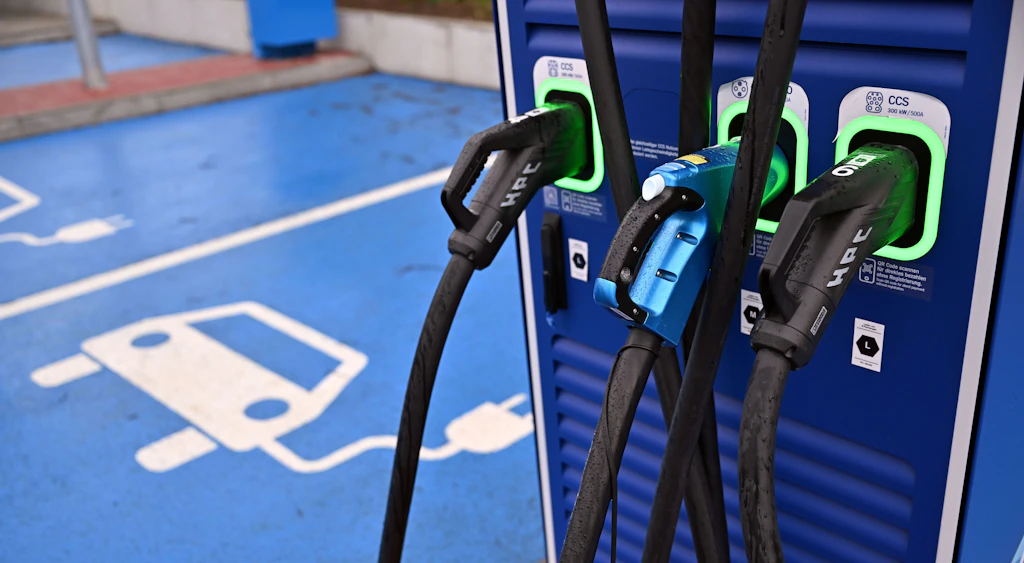 Mehr Power für Elektroautos: So viele neue Ladesäulen soll Berlin bekommen