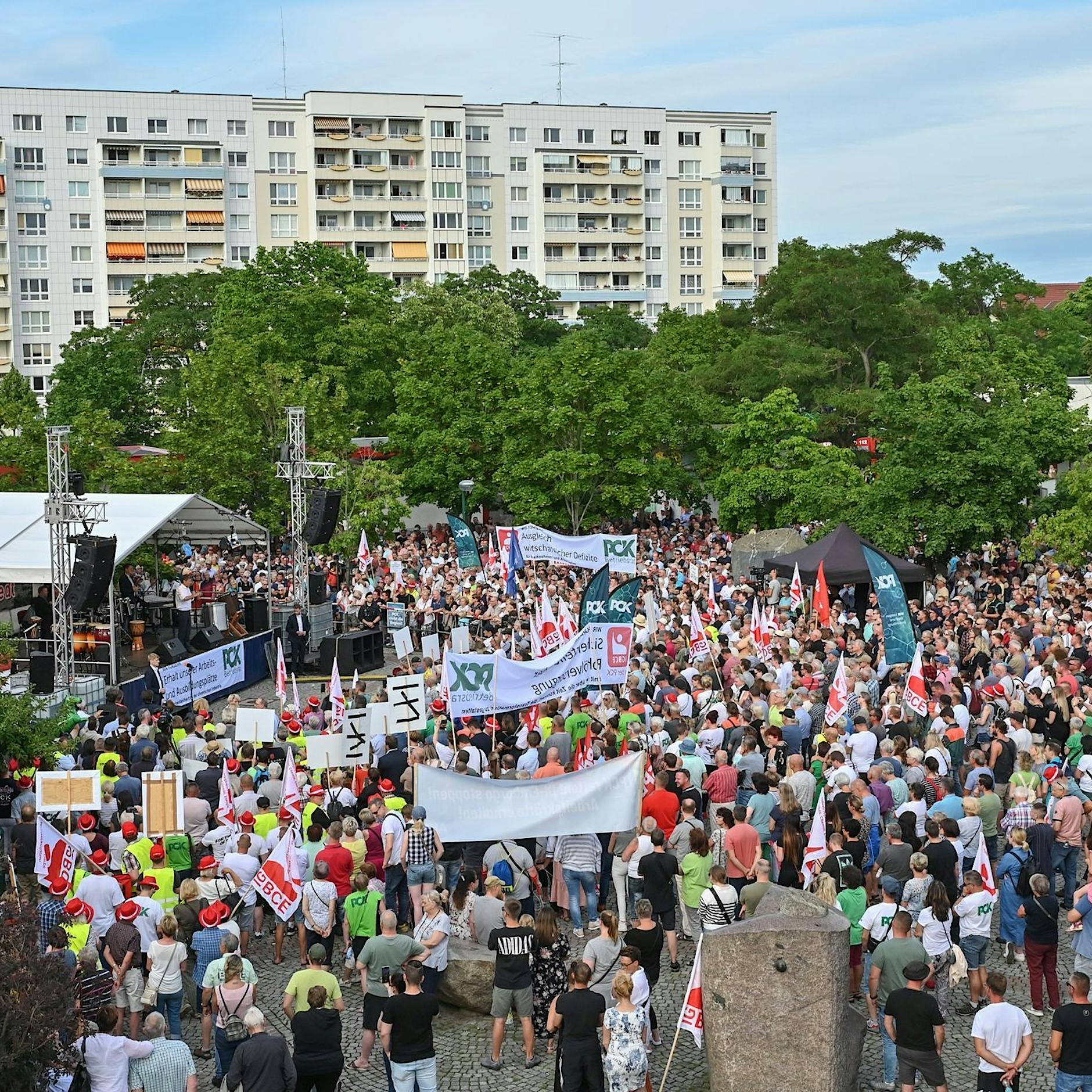 Demo in Schwedt: Habeck erneuert Zusagen für PCK-Standort
