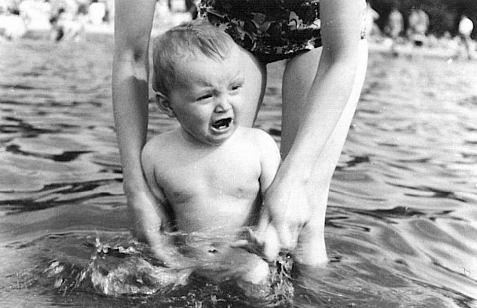 Schon als Kind blickte der Autor skeptisch auf Sommertage – nicht nur weil man plötzlich im kalten Wasser baden sollte.