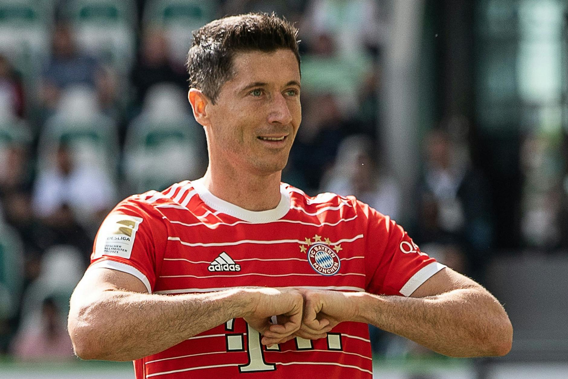 ARCHIV - Will den FC Bayern weiterhin verlassen: Robert Lewandowski.