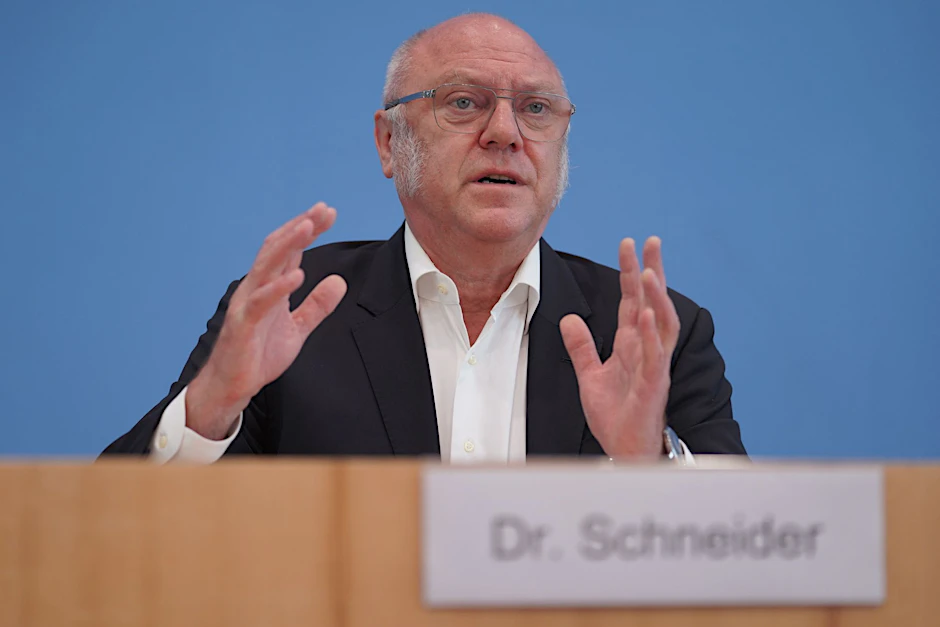 Ulrich Schneider, Hauptgeschäftsführer des Paritätischen Gesamtverbands, stellt den Armutsbericht vor.  