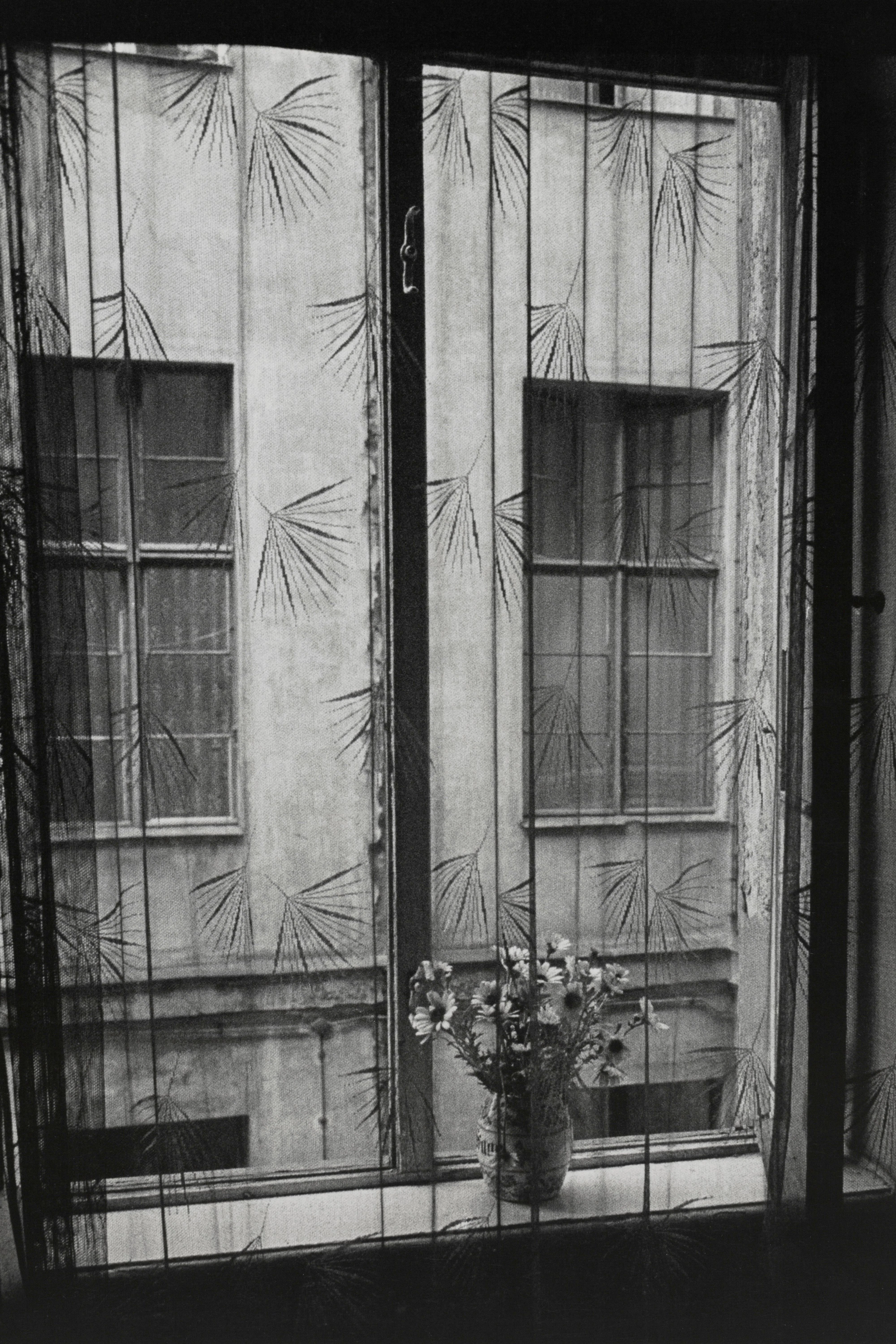 Das Nebensächliche war Bergemanns großes&nbsp; Thema: „Fenster“,&nbsp; Berlin, undatiert