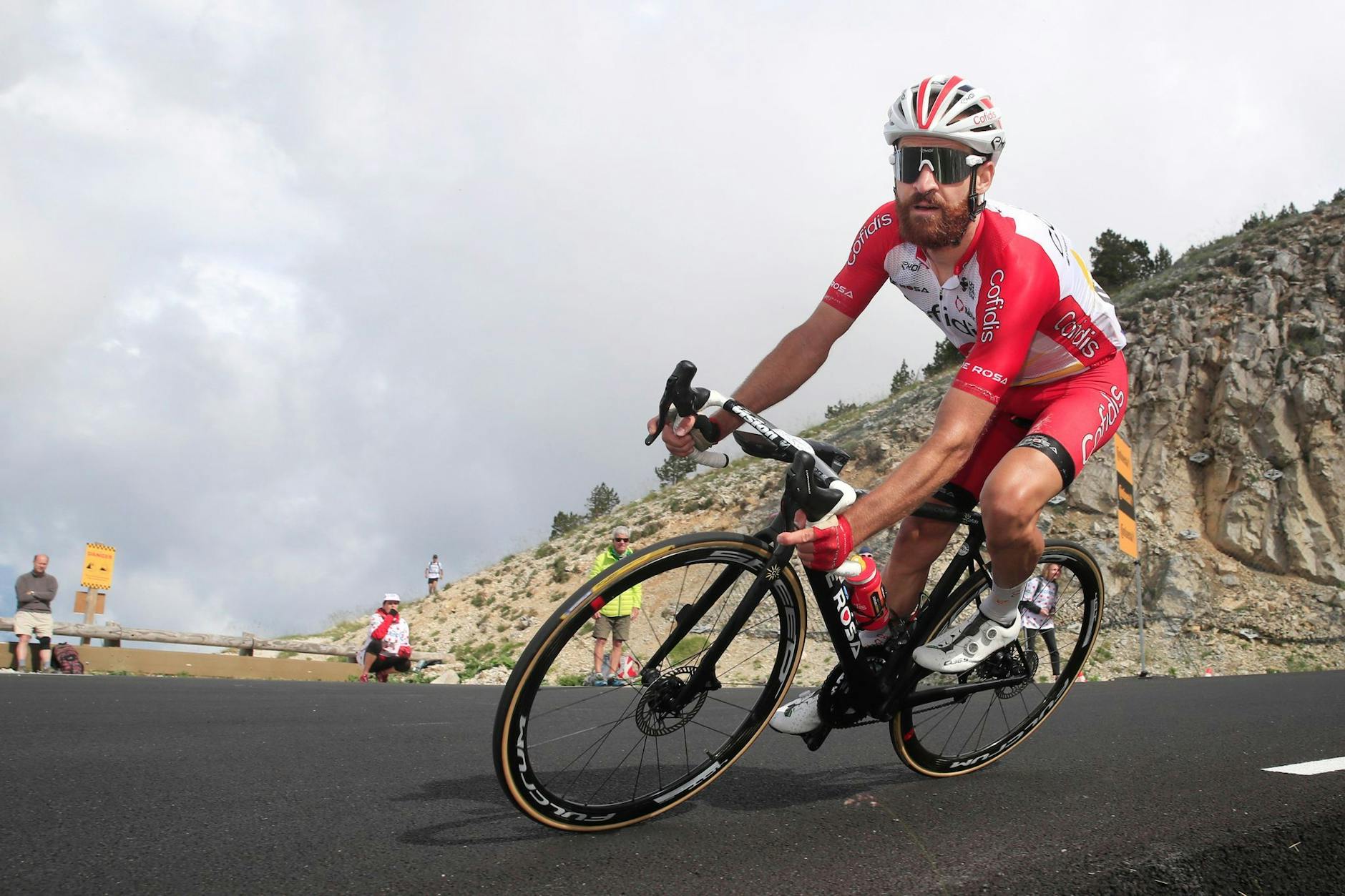 ROT // Auf der Abfahrt vom Mont Ventoux Simon Geschke (Deutschland / Team Cofidis) - 11. Etappe Sorgues - Malaucene - Tour de France 2021 - TourDeFrance - TdF -