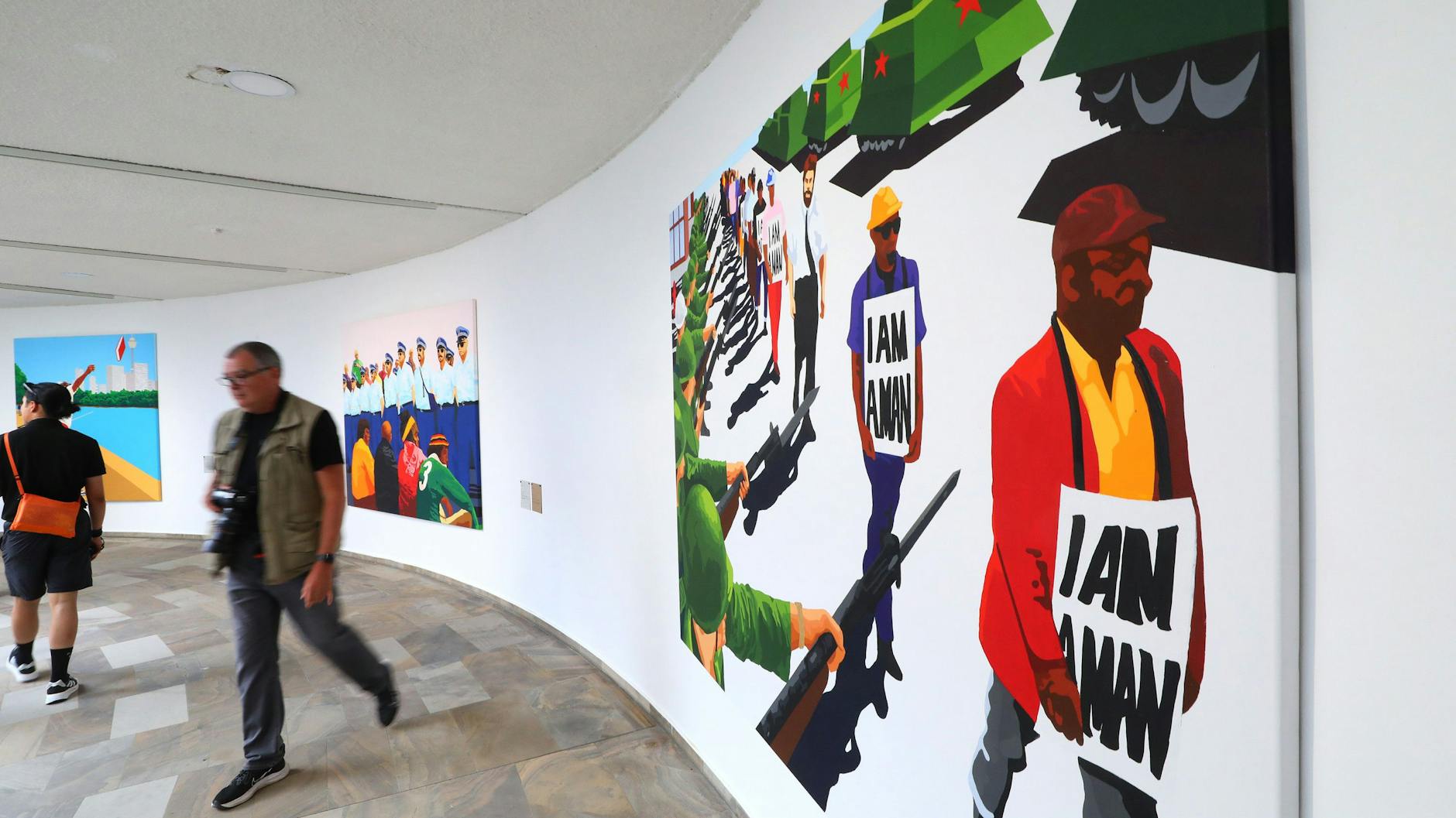 Der Aborigines-Künstler Richard Bell ist einer der wenigen Stars auf der Documenta. Hier ist sein Bild „I Am A Man“ zu sehen.