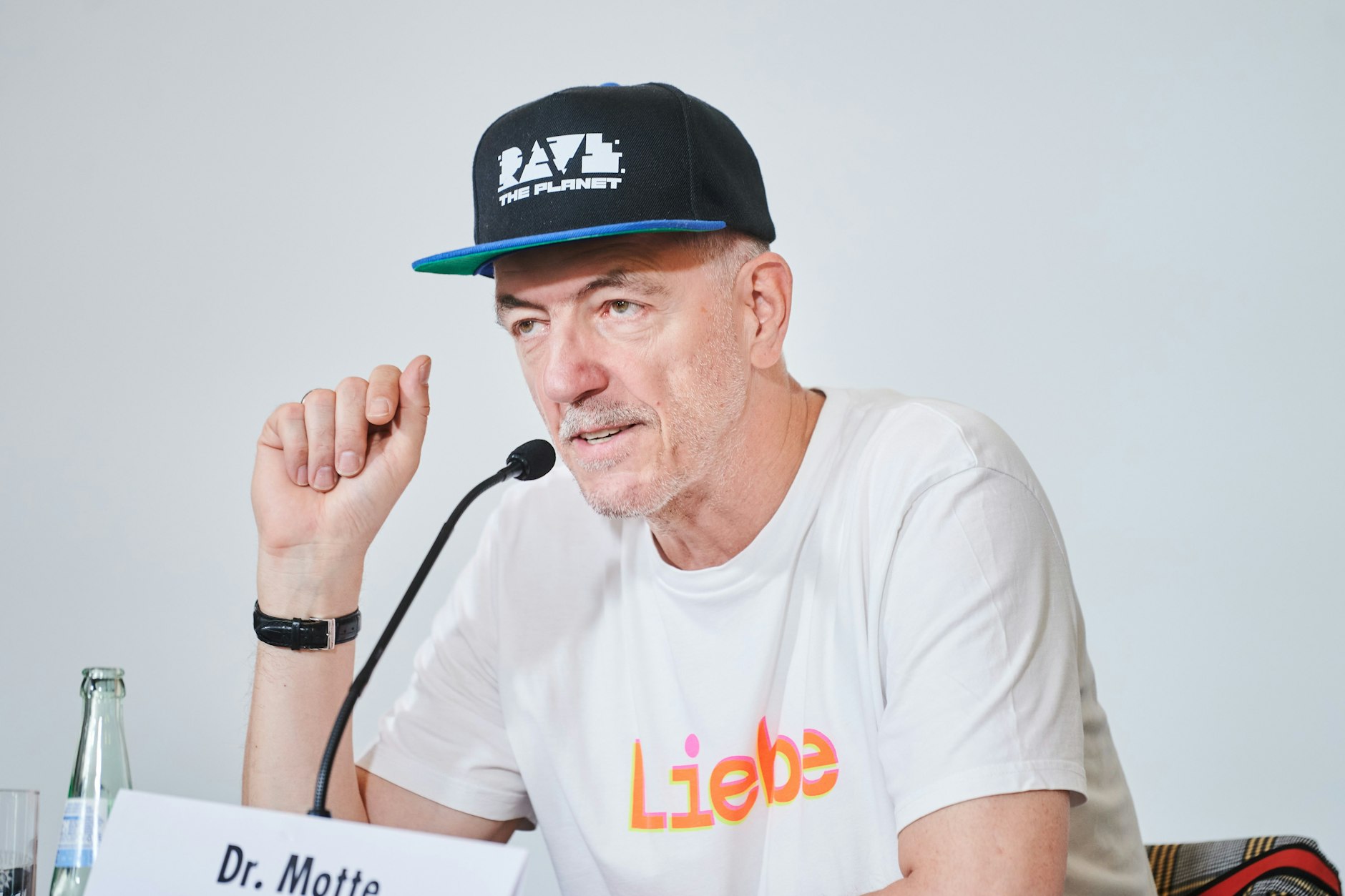Dr. Motte auf der Pressekonferenz zur „Rave The Planet“-Parade 2022, die am 09.07.2022 unter dem Motto „Together Again“ stattfindet.