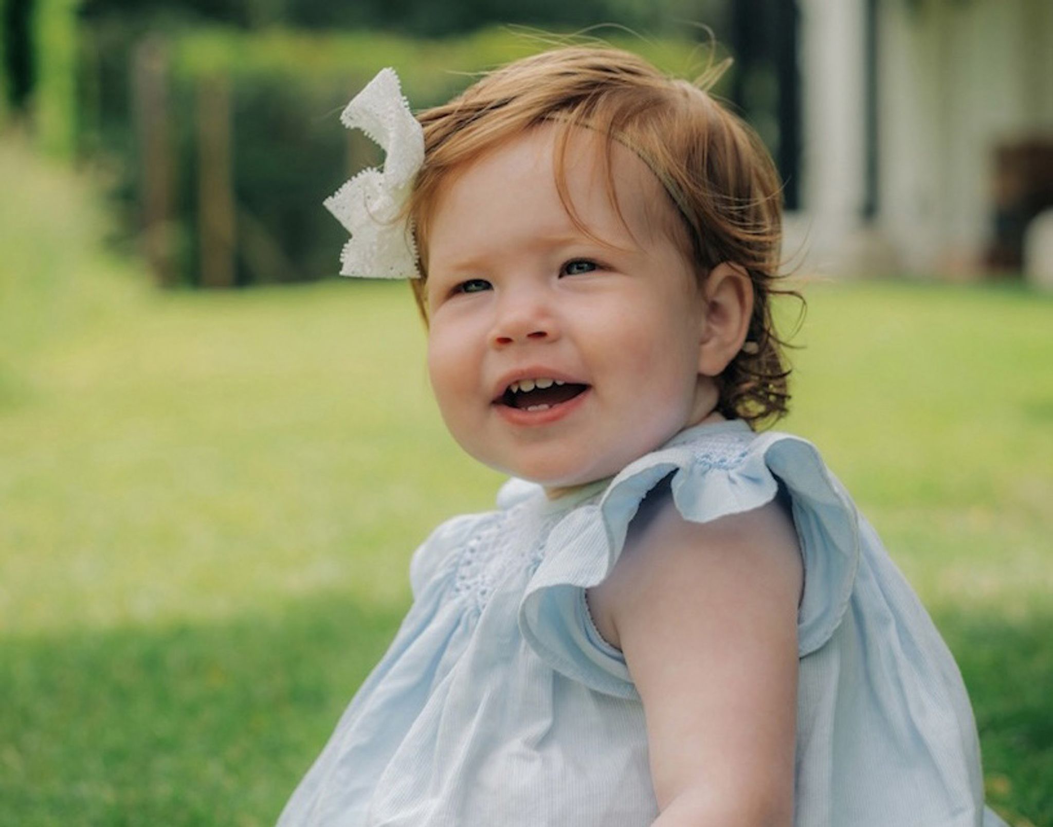 Prinz Charles konnte erstmals Enkelin Lilibet umarmen – Palast-Insider: „Das Treffen war sehr emotional“