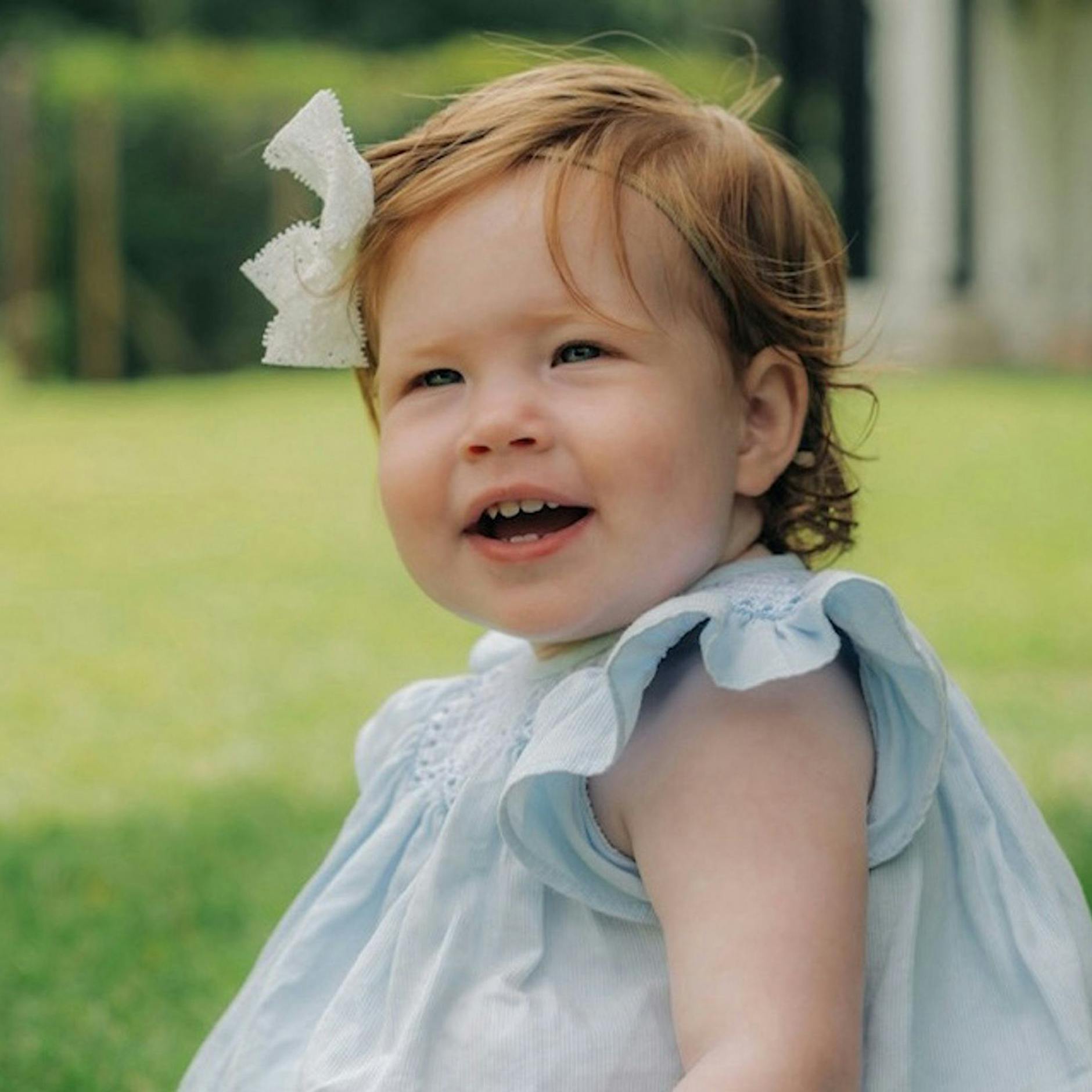 Prinz Charles konnte erstmals Enkelin Lilibet umarmen – Palast-Insider: „Das Treffen war sehr emotional“