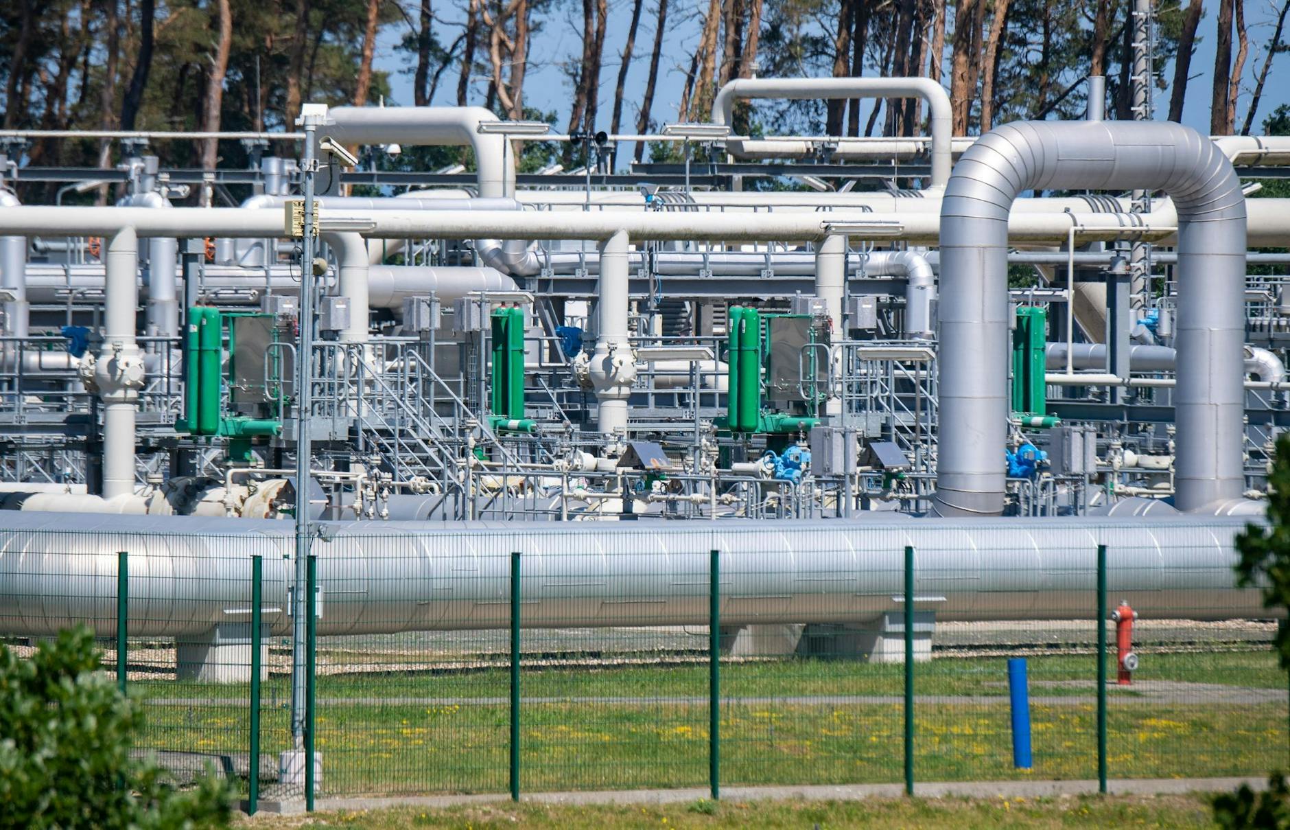 ARCHIV - Die Gasempfangsstation der Ostseepipeline Nord Stream 1 und der Übernahmestation der Ferngasleitung OPAL (Ostsee-Pipeline-Anbindungsleitung) in Lubmin.