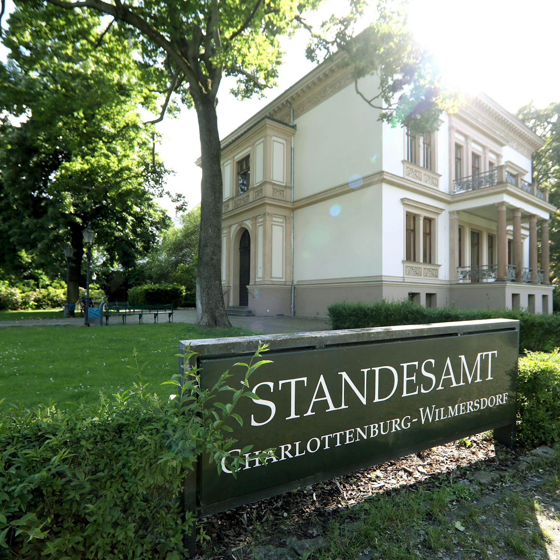 Geschlecht und Namen selbst beim Standesamt ändern: Dieses Selbstbestimmungs-Gesetz will die Bundesregierung jetzt beschließen – für wen es gilt und für wen nicht