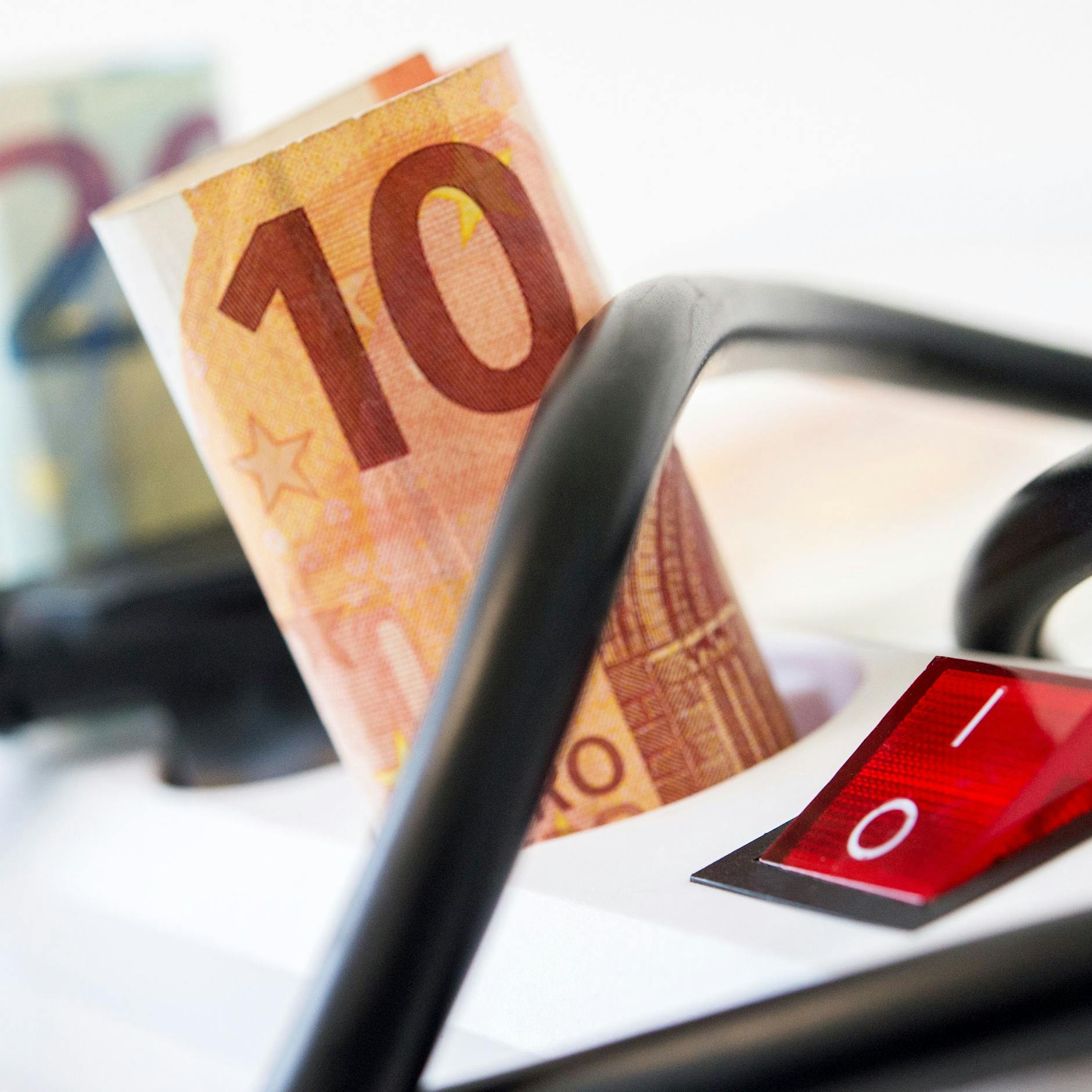 EEG-Umlage abgeschafft: Wir rechnen vor, was Sie dank des neuen Strom-Gesetzes wirklich sparen