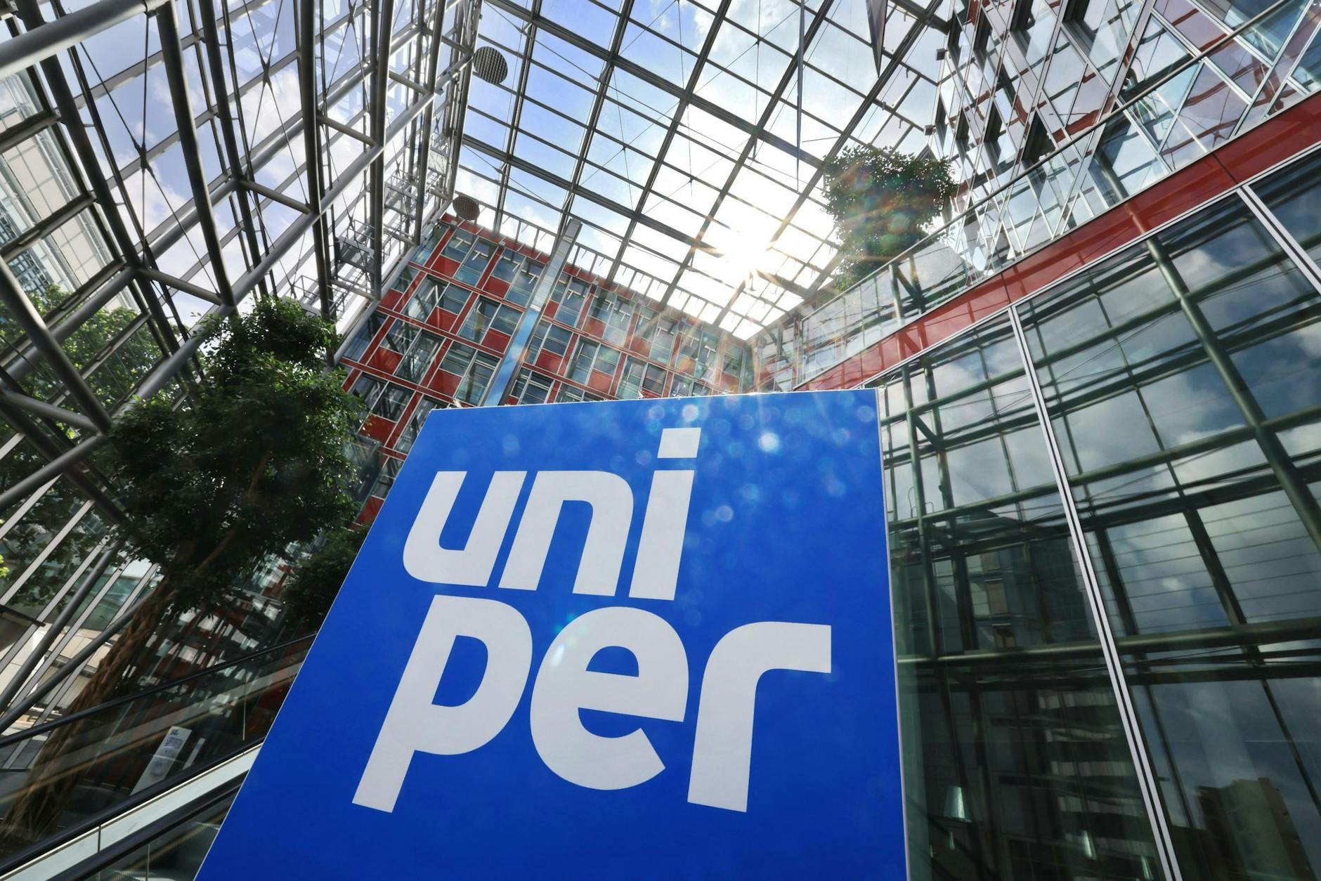 ARCHIV - Die Hauptverwaltung des Energieversorgungsunternehmens Uniper in Düsseldorf. Uniper gehört mehrheitlich dem finnischen Energiekonzern Fortum.