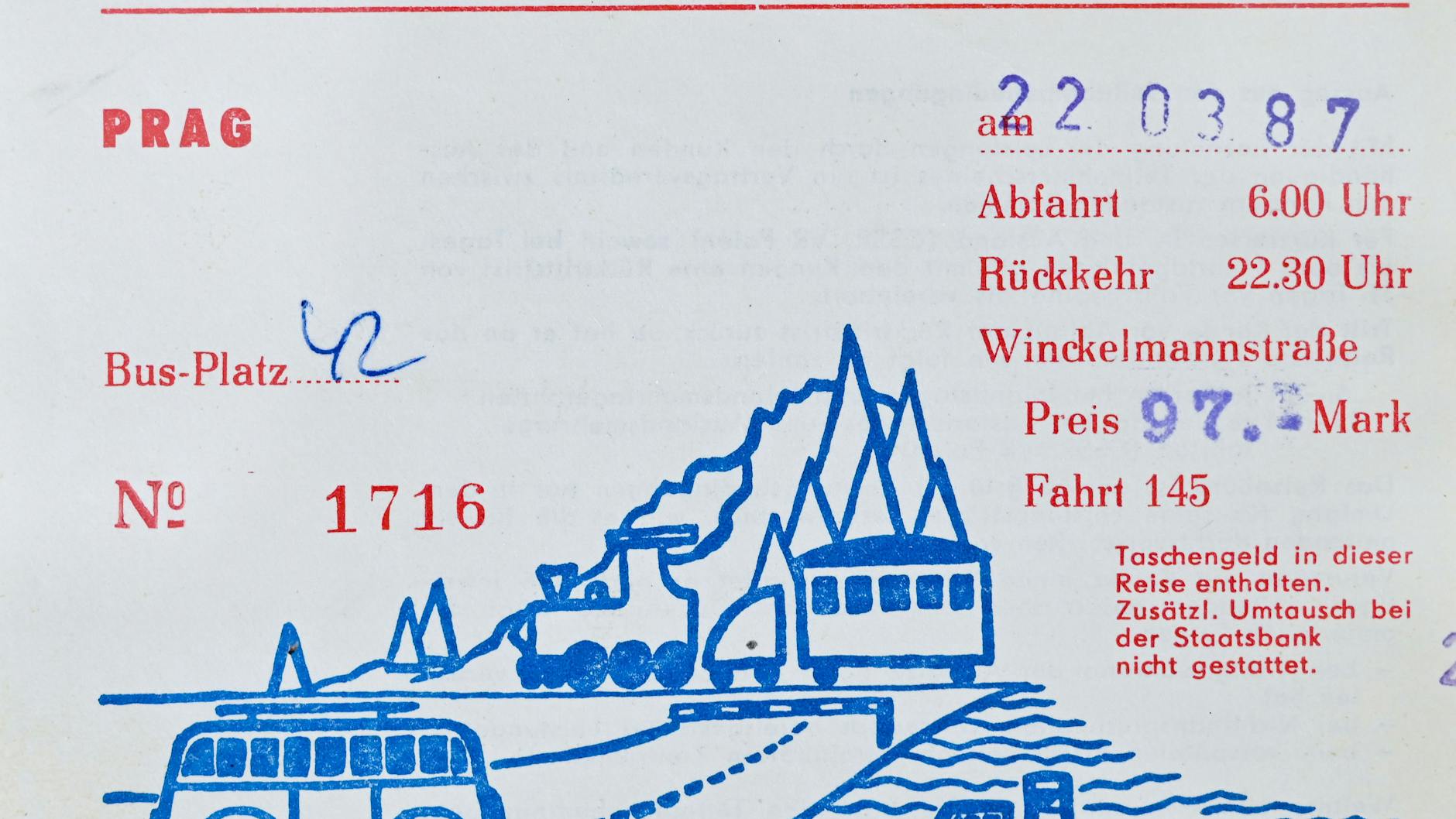 Ein Ticket für eine Tagesfahrt mit dem Bus nach Prag, 97 DDR-Mark kostete sie.