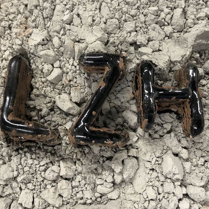 Dem Forscherteam ist es bereits gelungen, Mondstaub mit dem Laser zu zusammenhängenden Strukturen aufzuschmelzen.