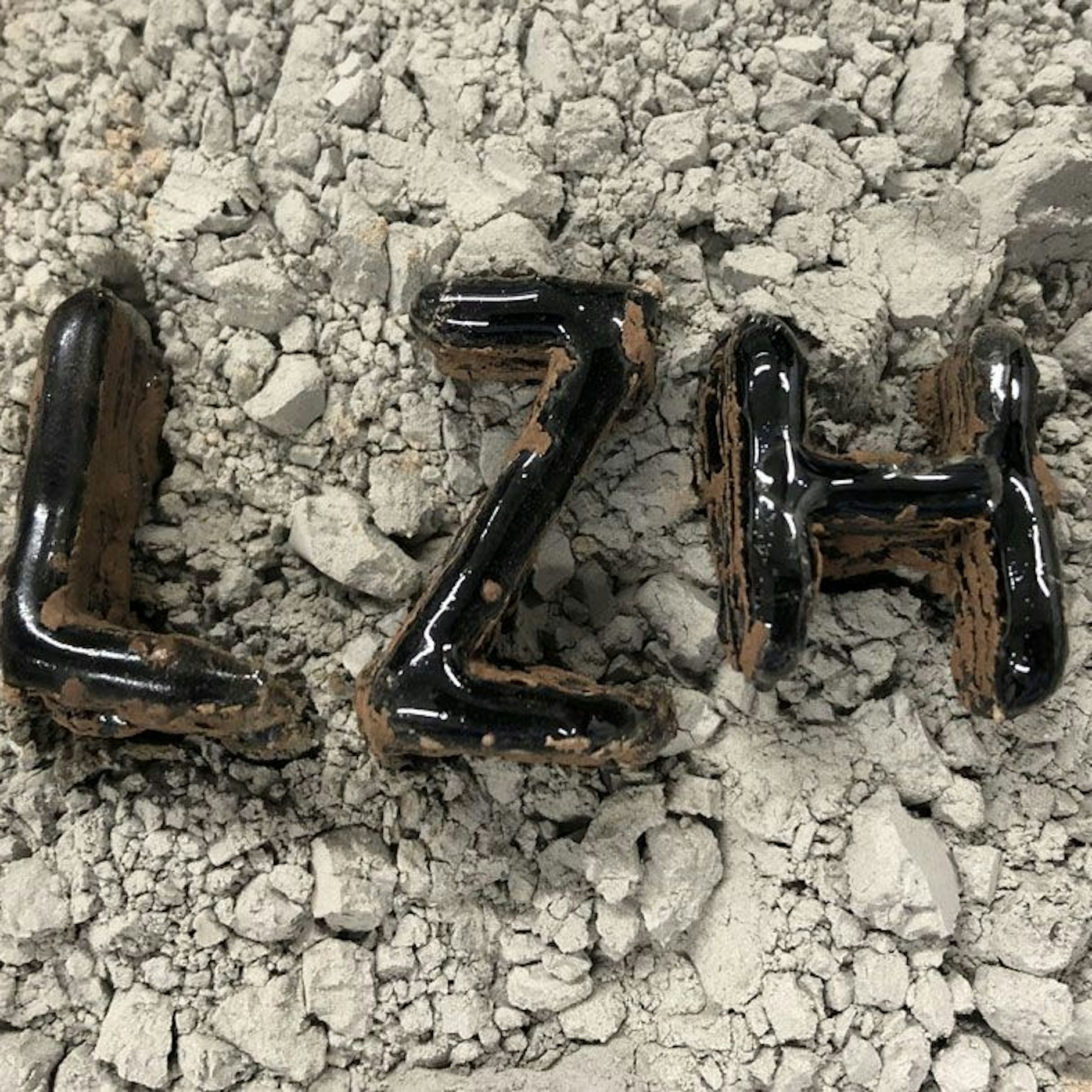 Dem Forscherteam ist es bereits gelungen, Mondstaub mit dem Laser zu zusammenhängenden Strukturen aufzuschmelzen.