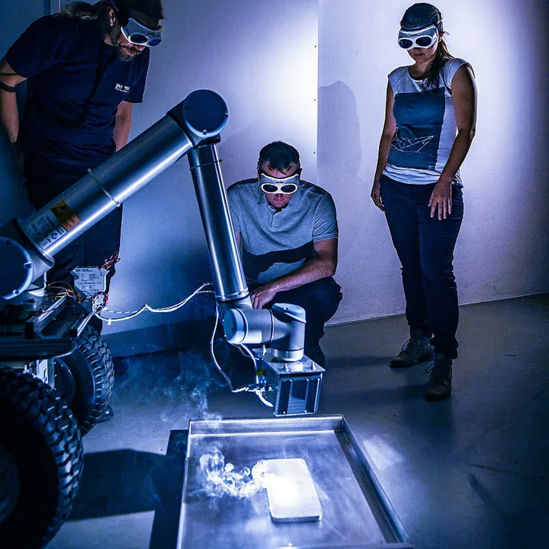 Der neu entwickelte Laser am Roboterarm eines Mond-Rovers