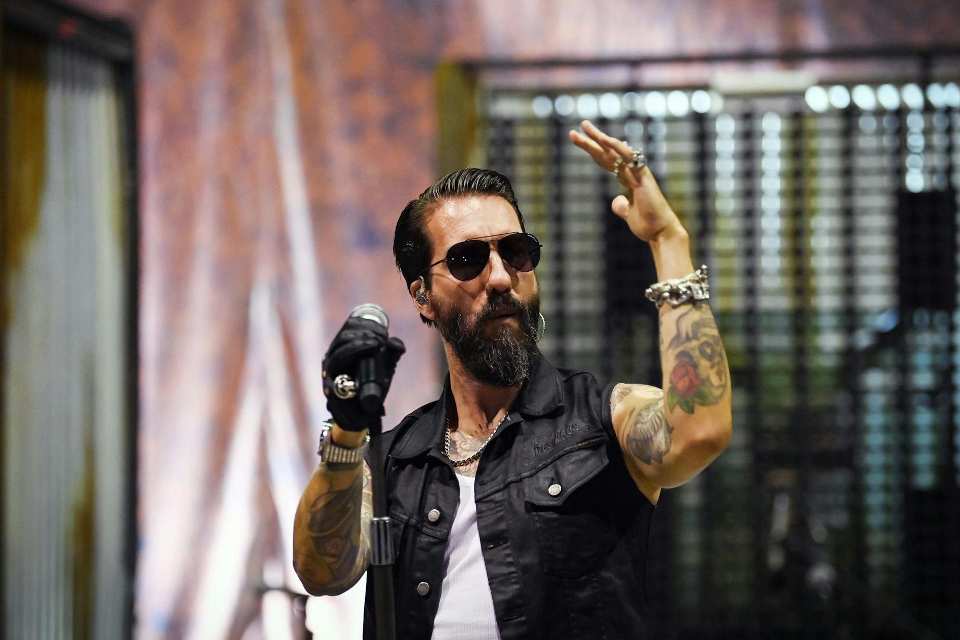 Alec „Boss Burns“ Völkel ist im Herzen Prenzlberger. Die neue BossHoss-Single stellten er und seine Bandkollegen allerdings kürzlich in einer Probehalle in Wilhelmsruh vor.