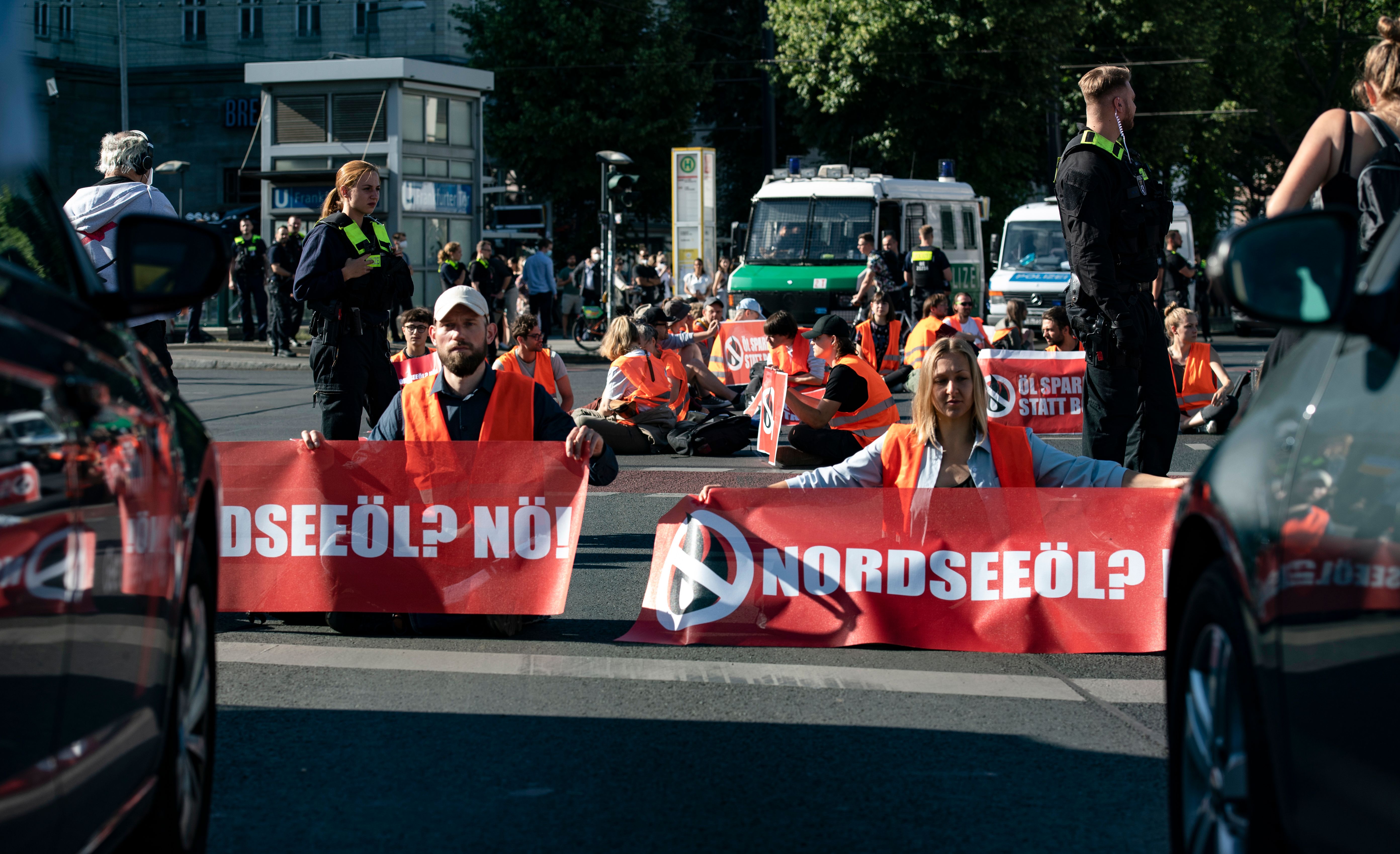 Berlin: So Viel Strafe Zahlen Klimaaktivisten Für Straßenblockaden