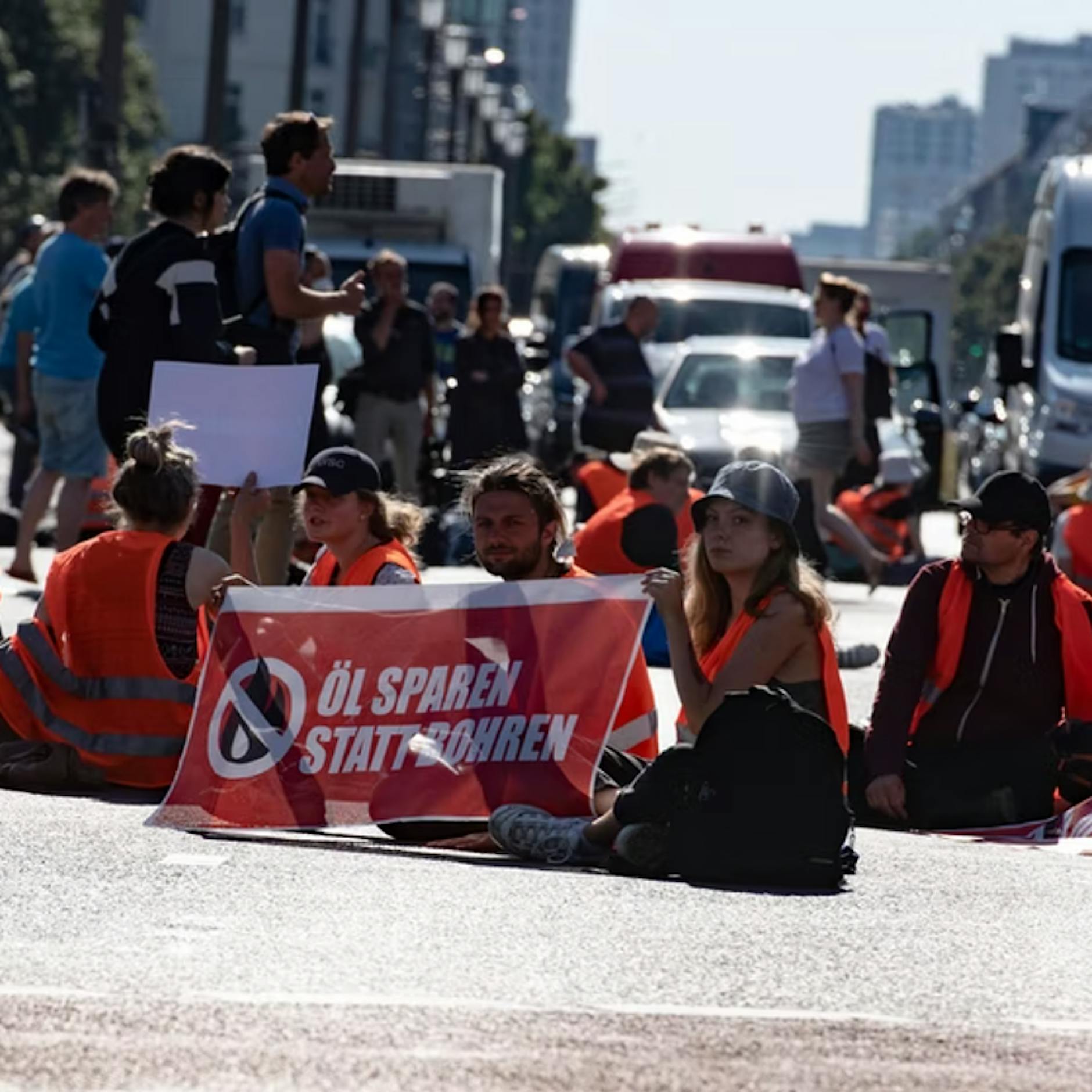 Wieder Straßenblockaden in Berlin: Autofahrer werden immer wütender