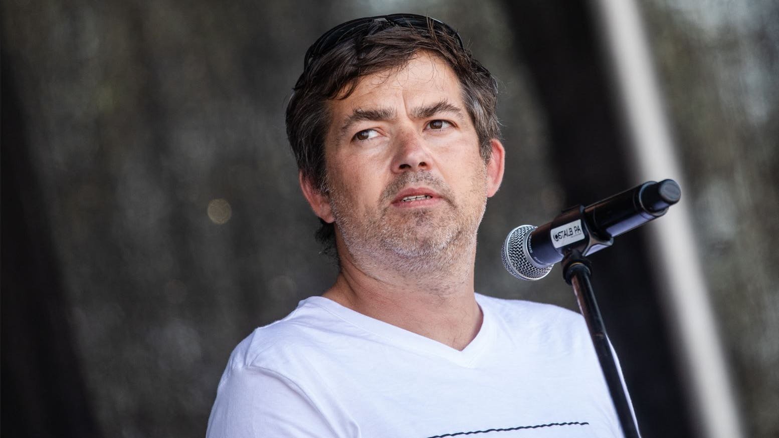 Michael Ballweg, Gründer der Initiative „Querdenken“, spricht bei einer Protestkundgebung. (Archivbild)