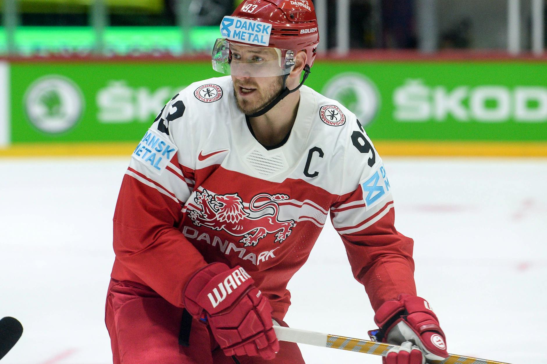 Wacher Blick, das C des Kapitäns auf dem Trikot: Dänen-Star Peter Regin wirbelt in der neuen Saison für Meister Eisbären.