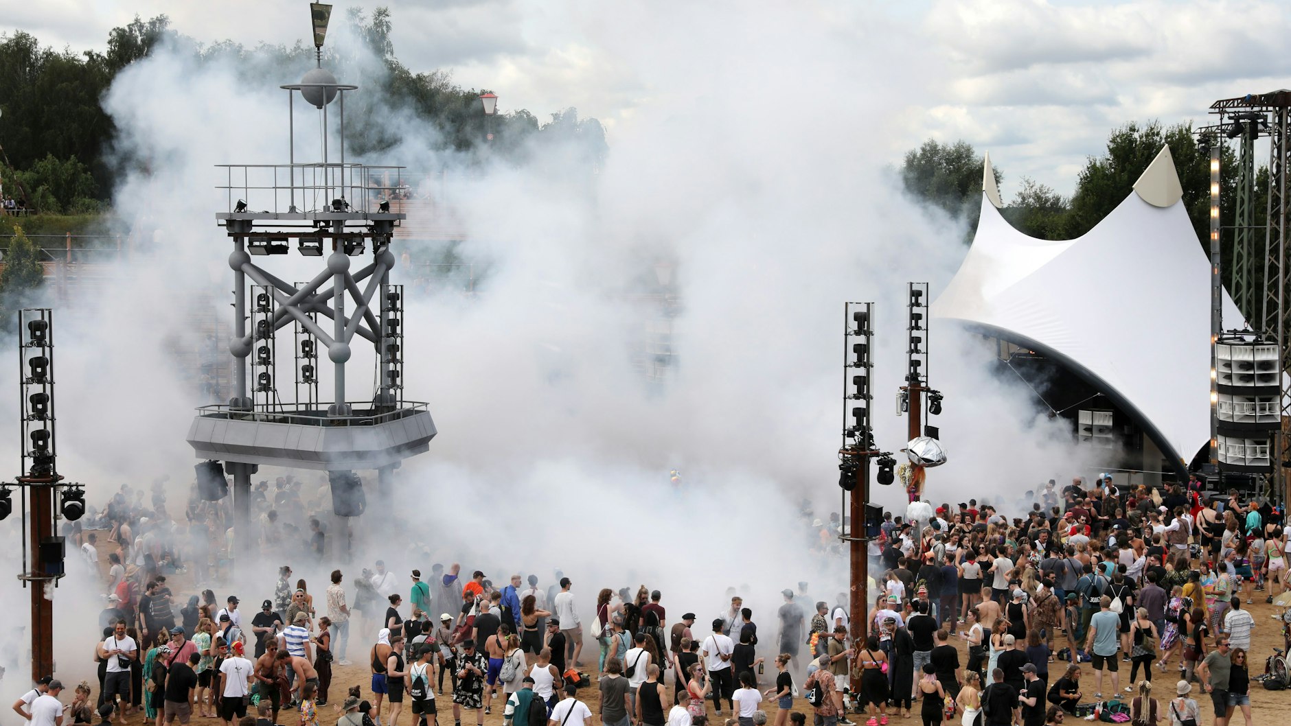 Die Einnahmen der bezahlten Tickets fließen in die Produktion des Festivals.