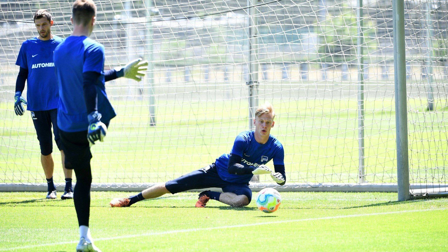 Oliver Christensen (r.) ist Herthas neuer Nummer eins. Rune Jarstein (l.) soll ihm mit Rat und Tat zur Seite stehen und natürlich Druck ausüben.