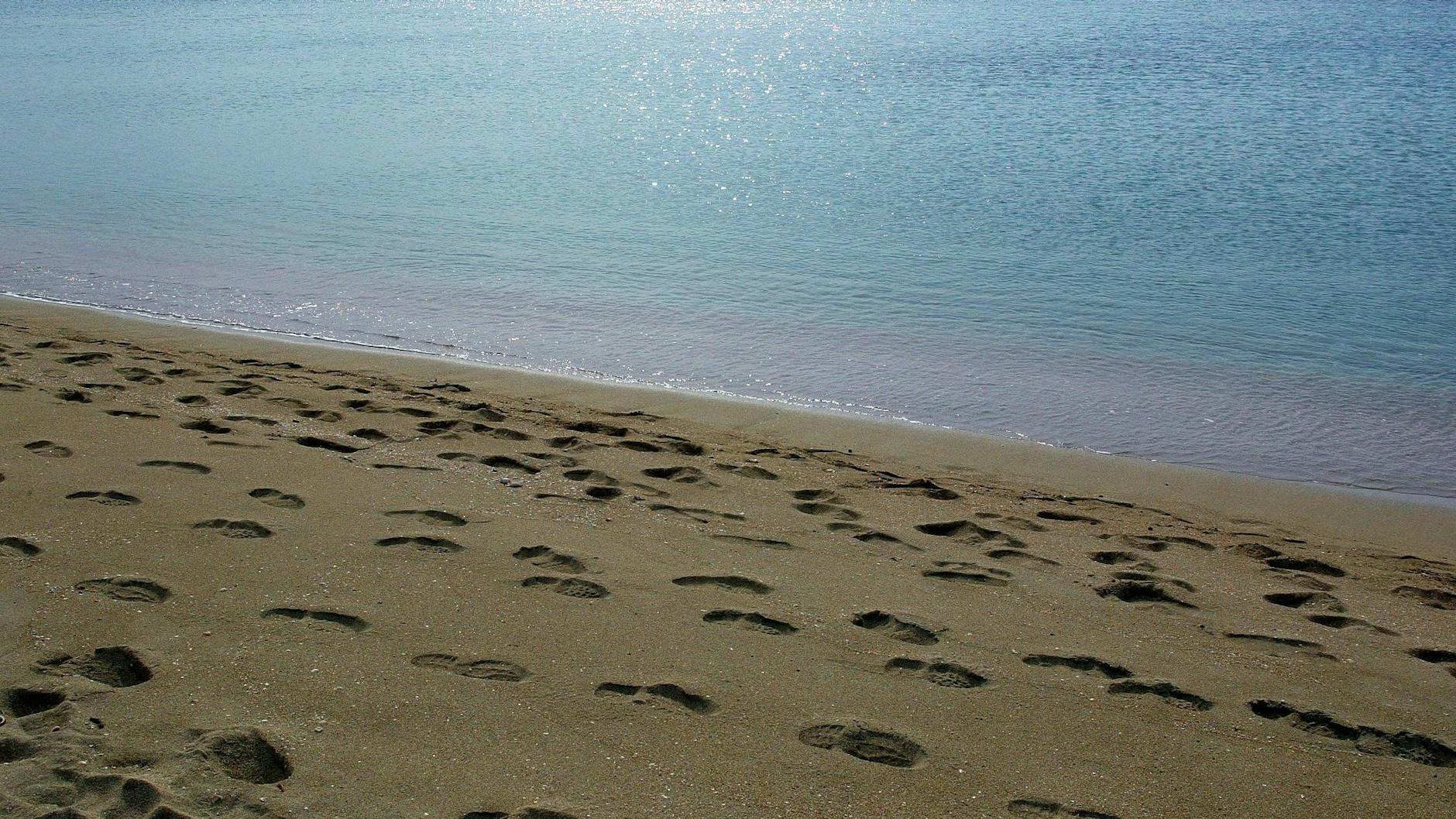 Fußsspuren am Strand von Mallorca