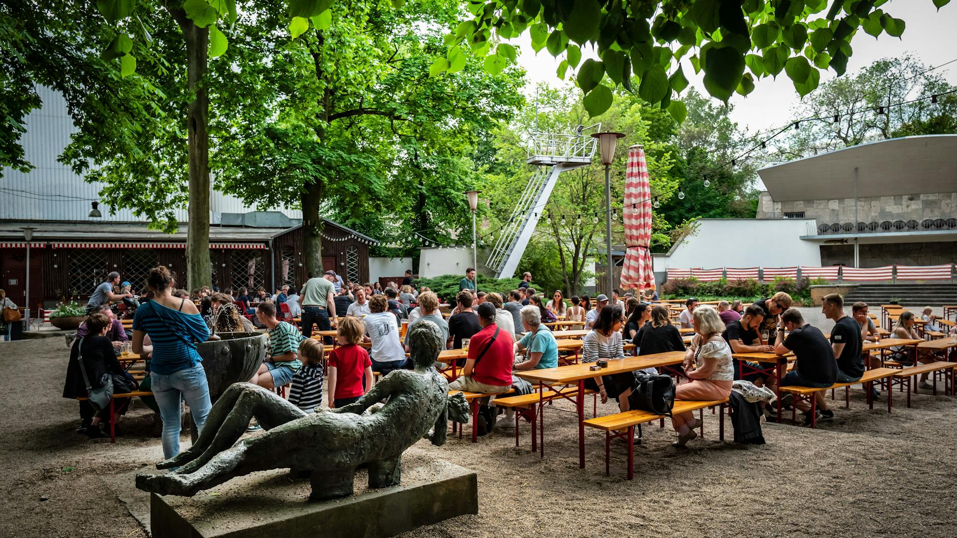 Längst kein Geheimtipp mehr, dennoch rasend beliebt: der Prater Biergarten in Prenzlauer Berg.