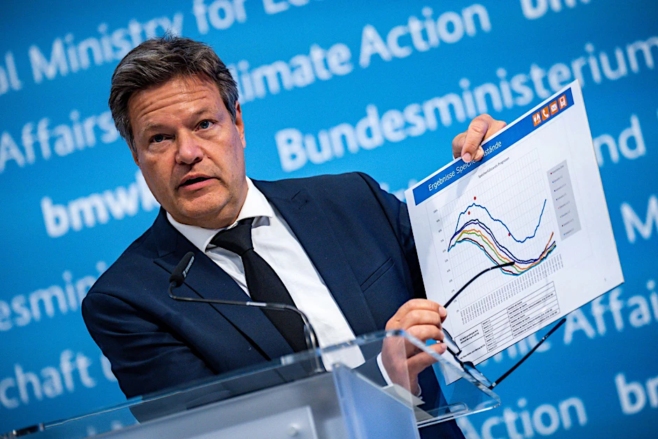 Wirtschaftsminister Robert Habeck: In Sachen Gasversorgung will die Bundesregierung Deutschland in eine Art Alarmbereitschaft versetzen.