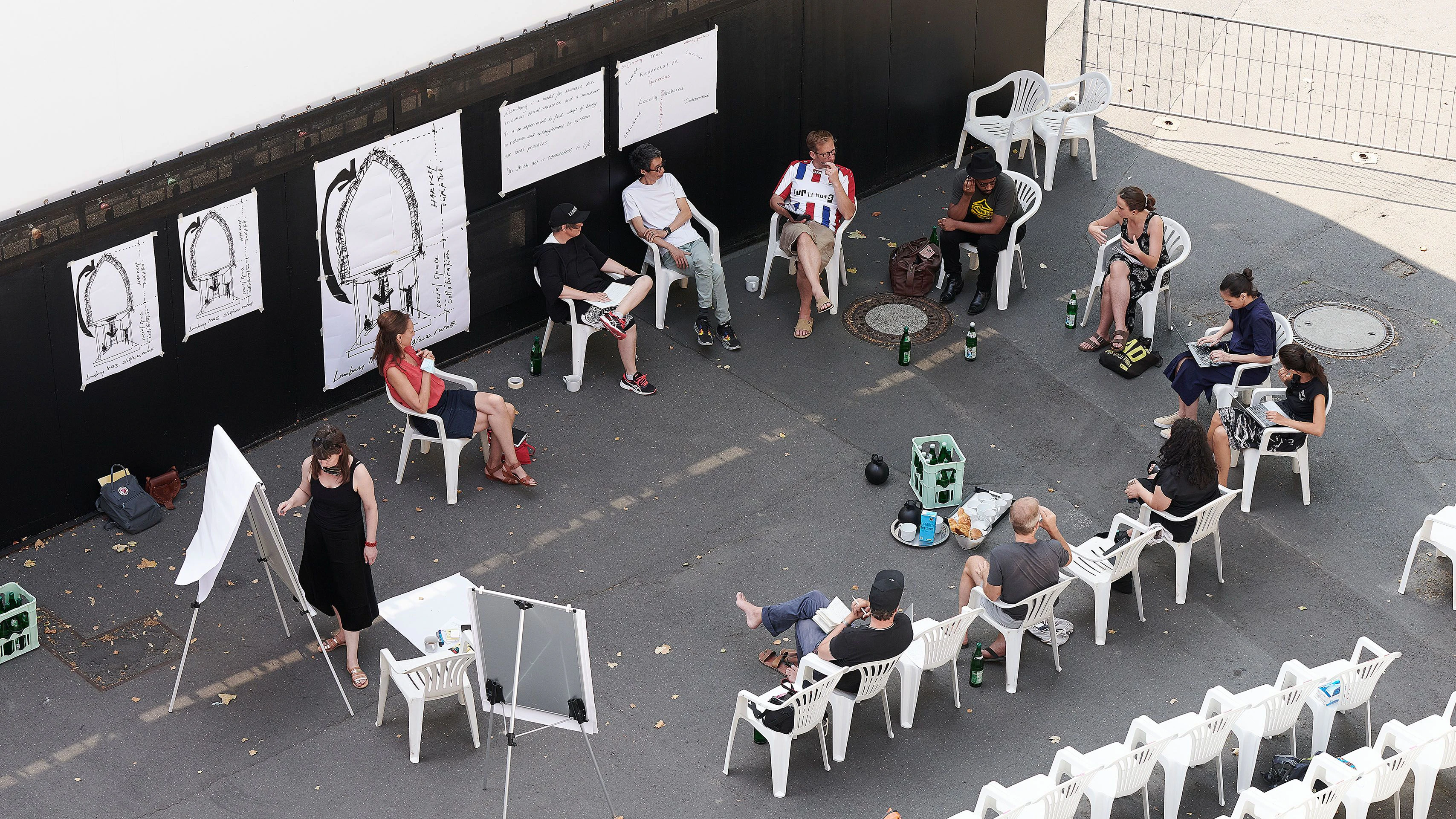 Workshop mit Vertreter:innen des indonesischen Kollektivs ruangrupa und der künstlerischen Leitung der documenta 15